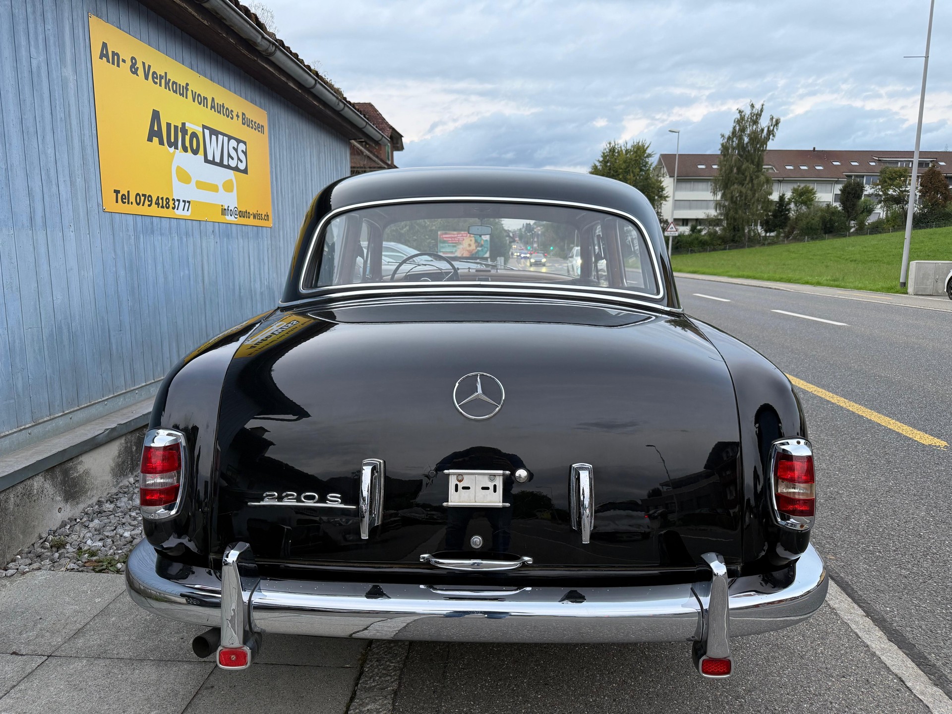 MERCEDES-BENZ 220 S Ponton-showroom-element-3