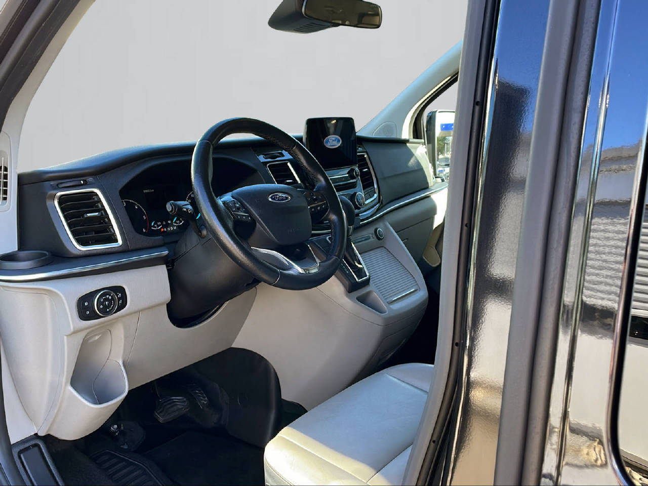 FORD Tourneo Custom 320 L1 2.0 TDCi 185 Titanium X-image-9