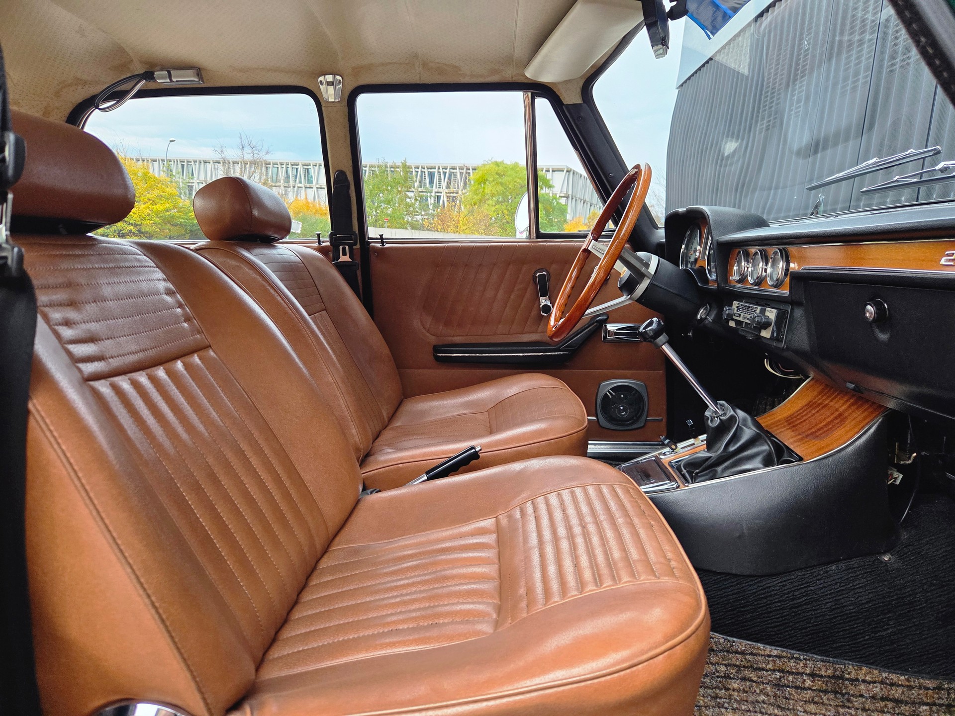 ALFA ROMEO 2000 Berlina - rare - excellent état d'origine - belle combinaison couleurs - historique disponible - expertisée vétéran 08.24.-image-12