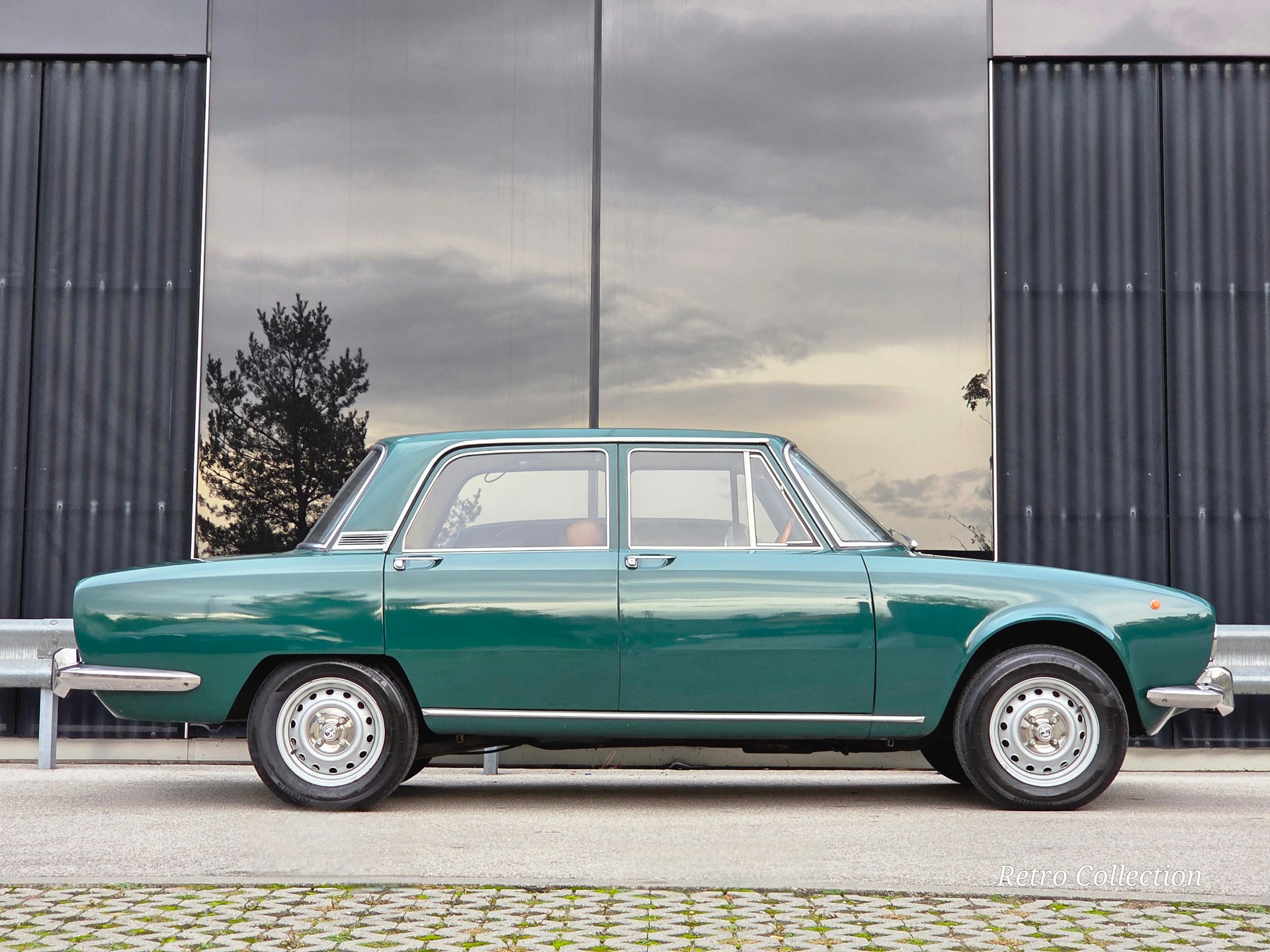 ALFA ROMEO 2000 Berlina - rare - excellent état d'origine - belle combinaison couleurs - historique disponible - expertisée vétéran 08.24.-image-1