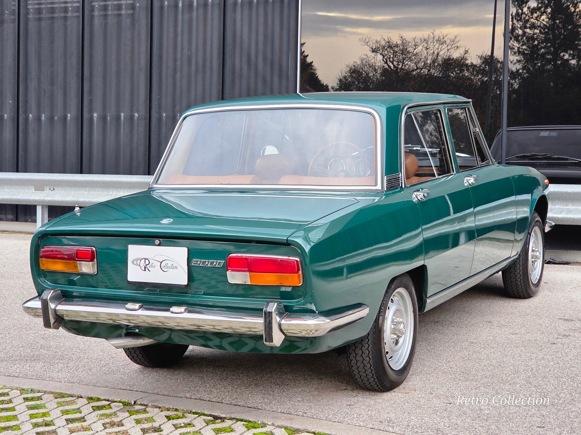 ALFA ROMEO 2000 Berlina - rare - excellent état d'origine - belle combinaison couleurs - historique disponible - expertisée vétéran 08.24.-image-4