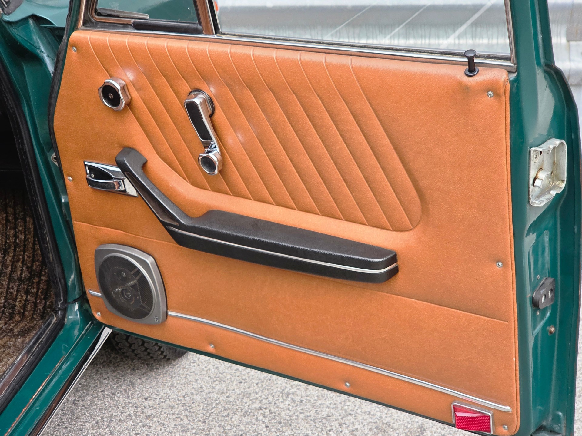ALFA ROMEO 2000 Berlina - rare - excellent état d'origine - belle combinaison couleurs - historique disponible - expertisée vétéran 08.24.-image-14