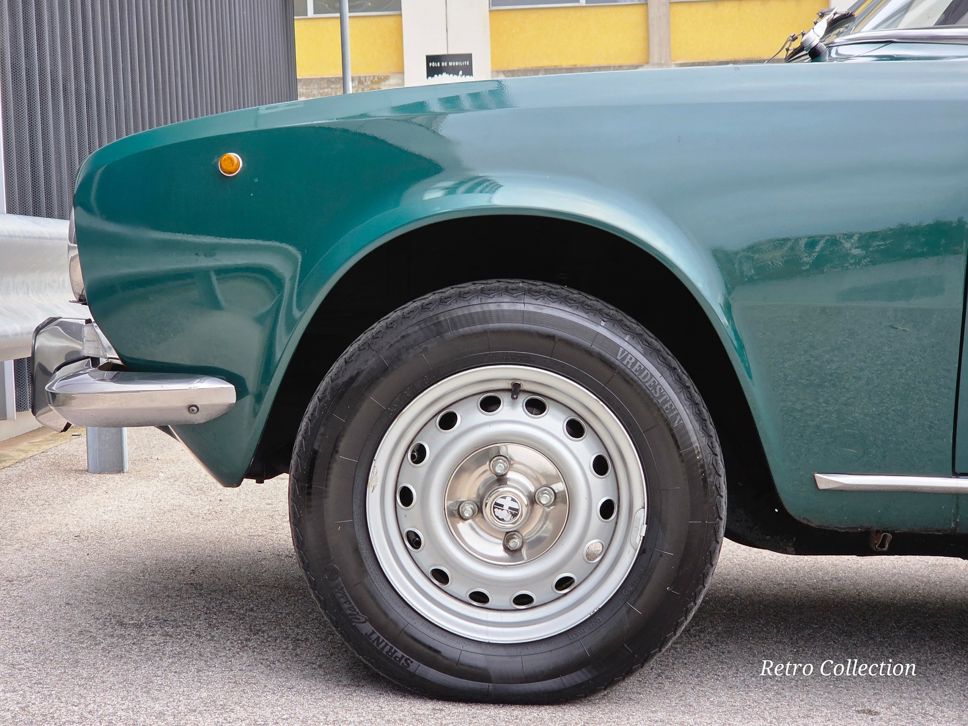 ALFA ROMEO 2000 Berlina - rare - excellent état d'origine - belle combinaison couleurs - historique disponible - expertisée vétéran 08.24.-image-7