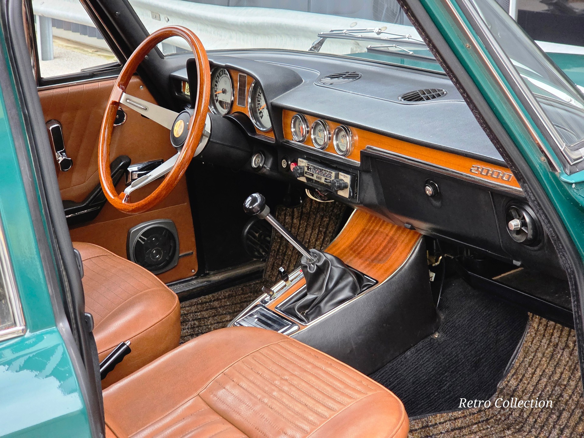 ALFA ROMEO 2000 Berlina - rare - excellent état d'origine - belle combinaison couleurs - historique disponible - expertisée vétéran 08.24.-image-10