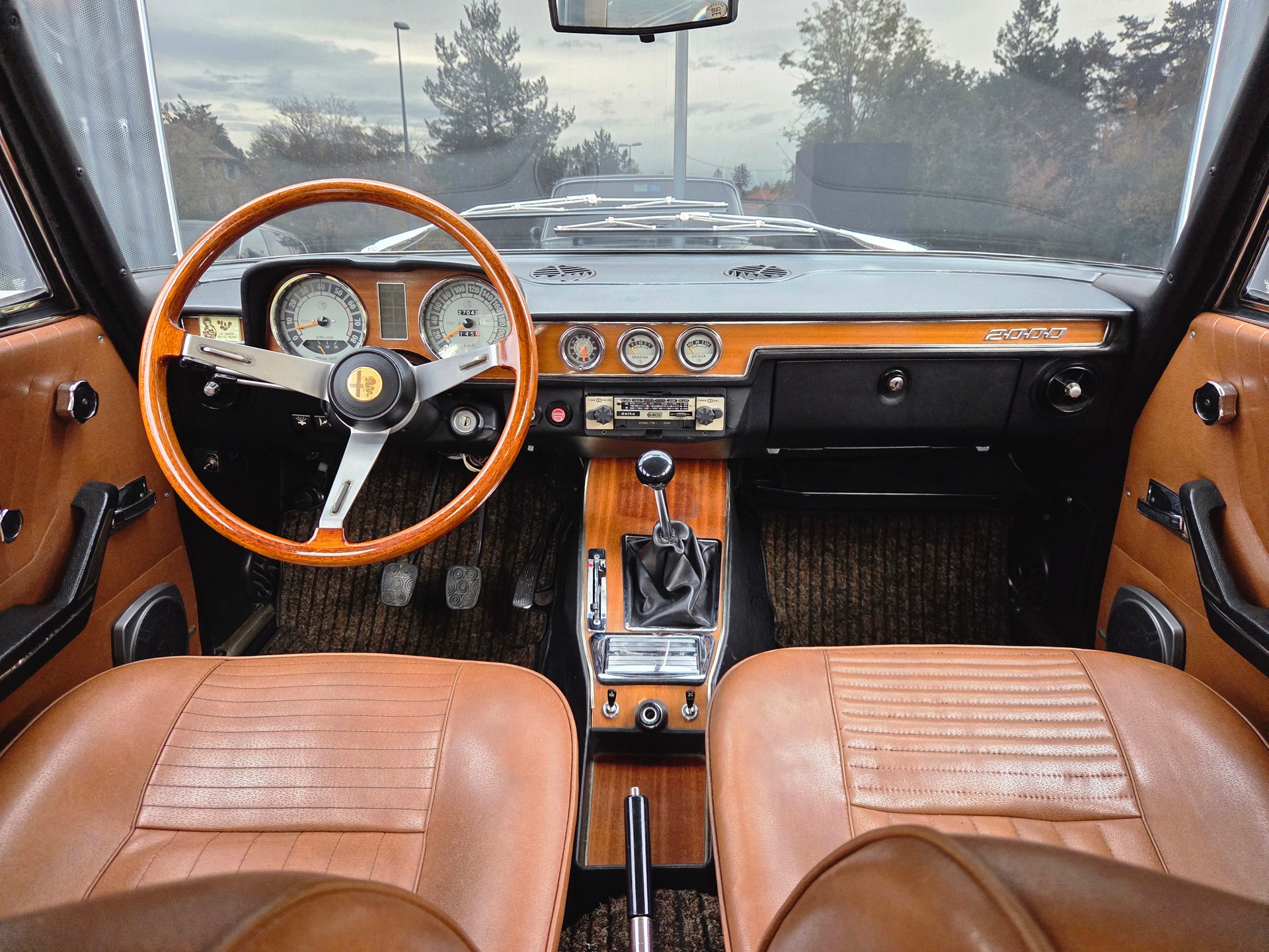 ALFA ROMEO 2000 Berlina - rare - excellent état d'origine - belle combinaison couleurs - historique disponible - expertisée vétéran 08.24.-image-9