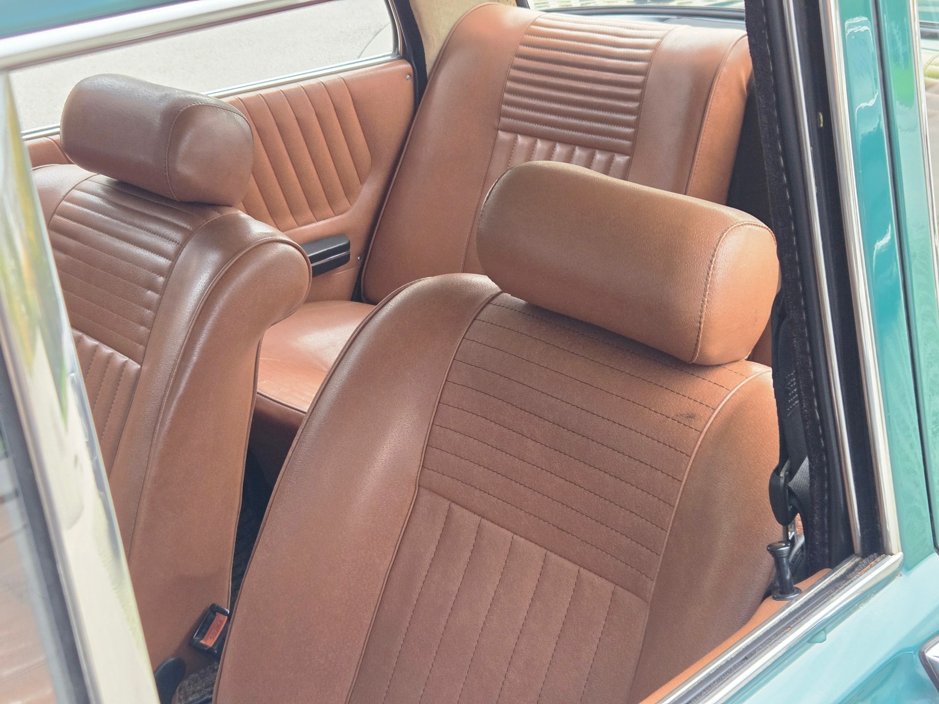 ALFA ROMEO 2000 Berlina - rare - excellent état d'origine - belle combinaison couleurs - historique disponible - expertisée vétéran 08.24.-image-11