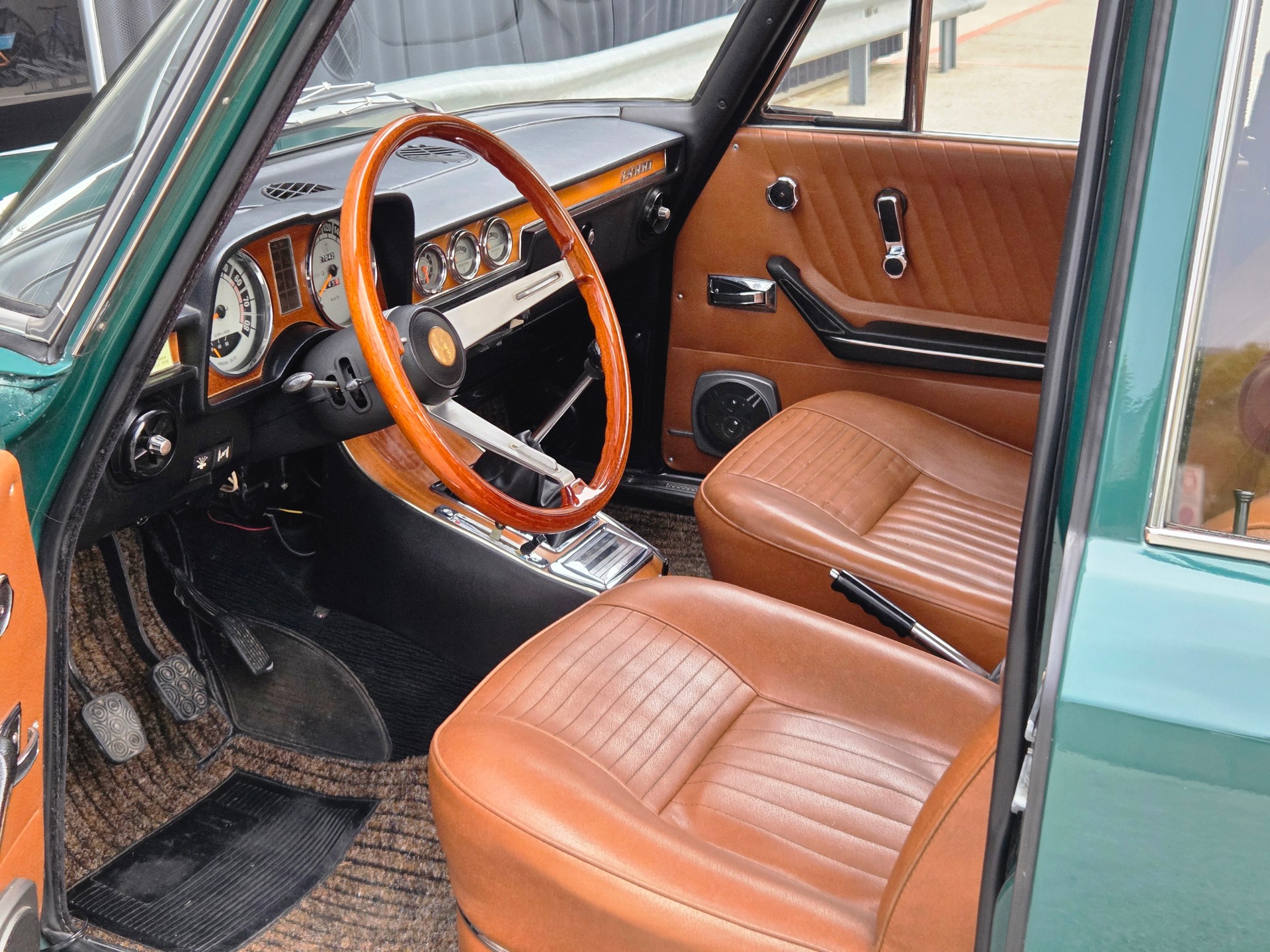 ALFA ROMEO 2000 Berlina - rare - excellent état d'origine - belle combinaison couleurs - historique disponible - expertisée vétéran 08.24.-image-8