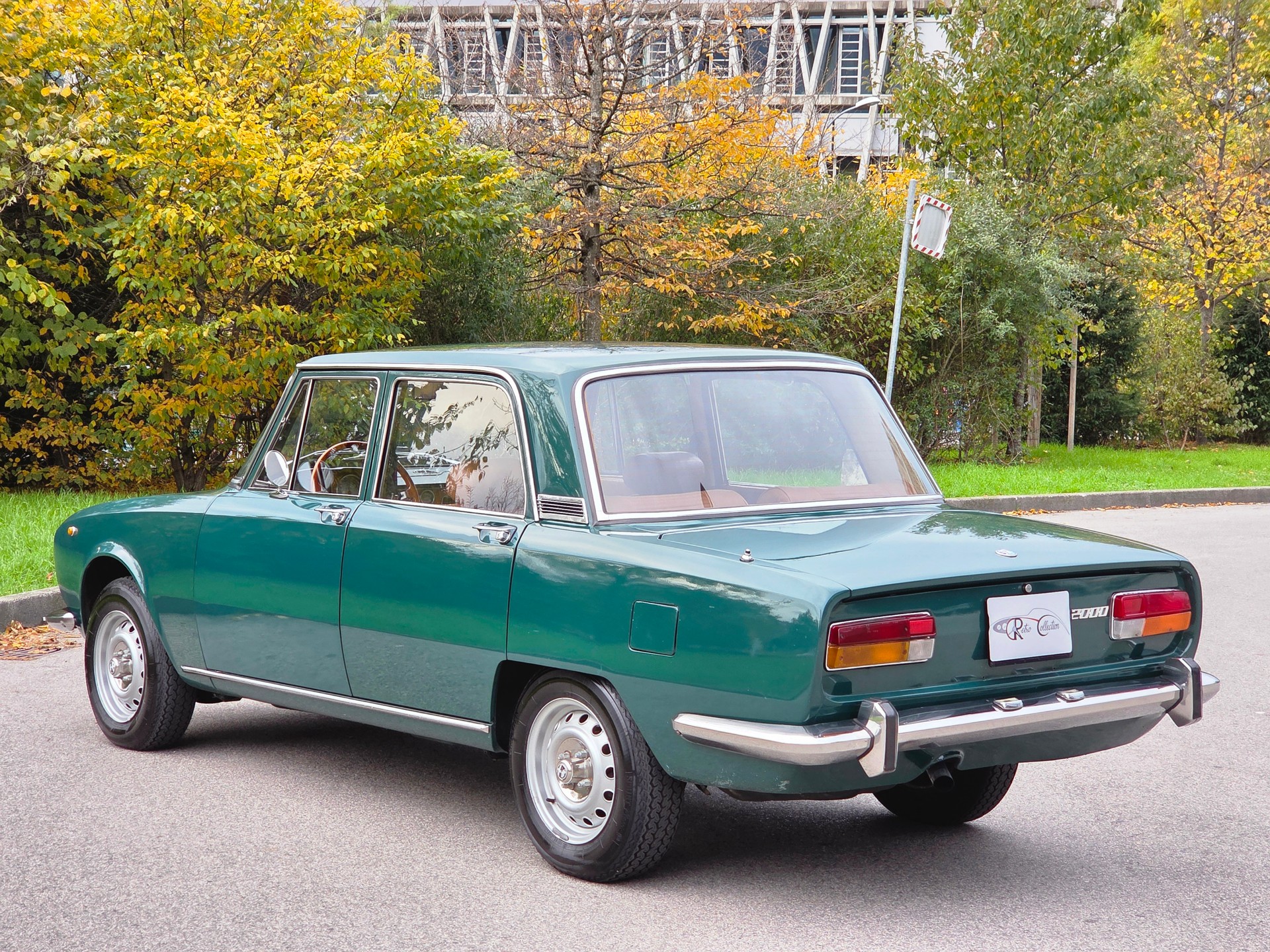 ALFA ROMEO 2000 Berlina - rare - excellent état d'origine - belle combinaison couleurs - historique disponible - expertisée vétéran 08.24.-image-6