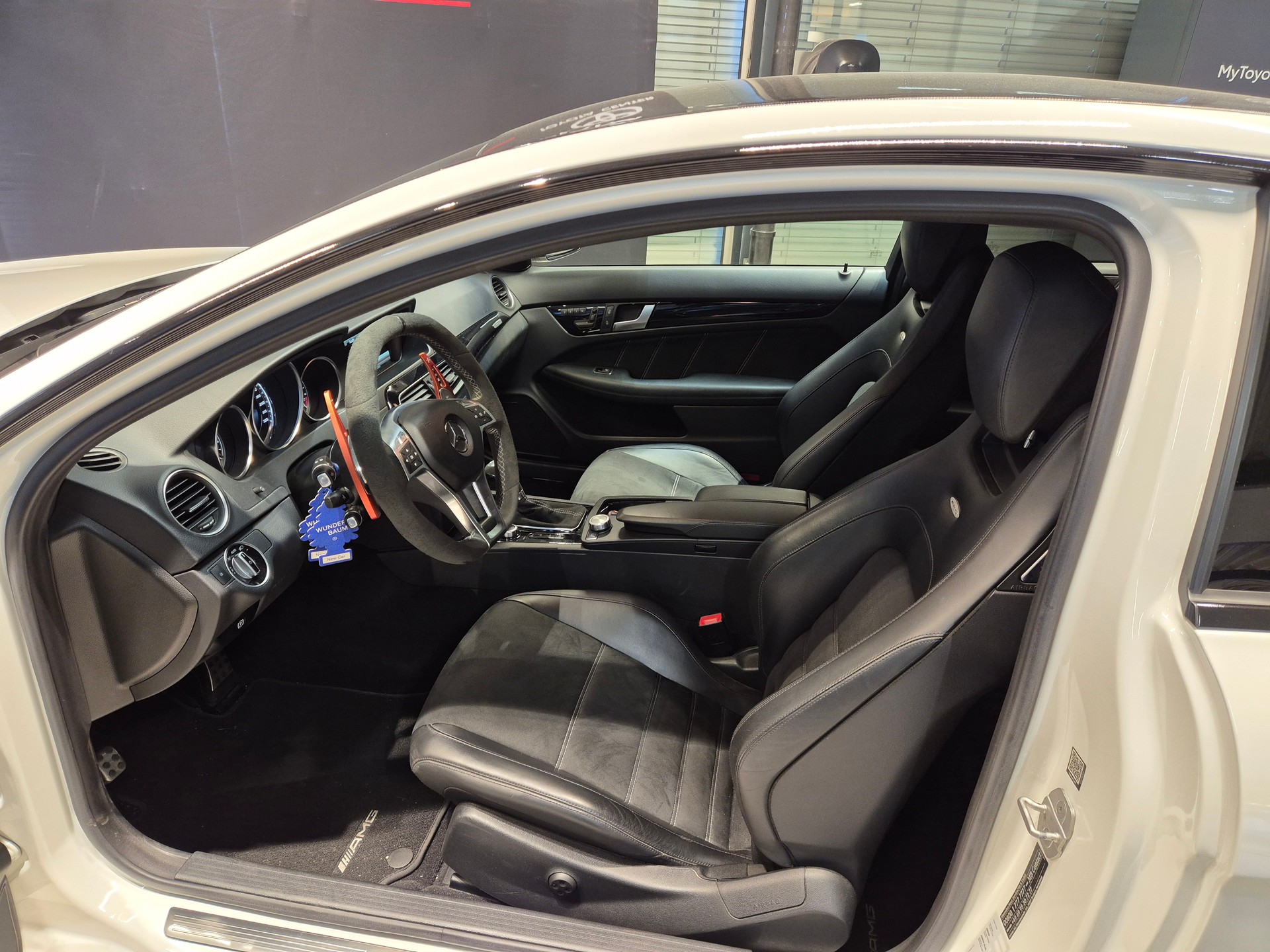 MERCEDES-BENZ C 63 AMG Avantgarde Edition 507 Speedshift MCT-image-4