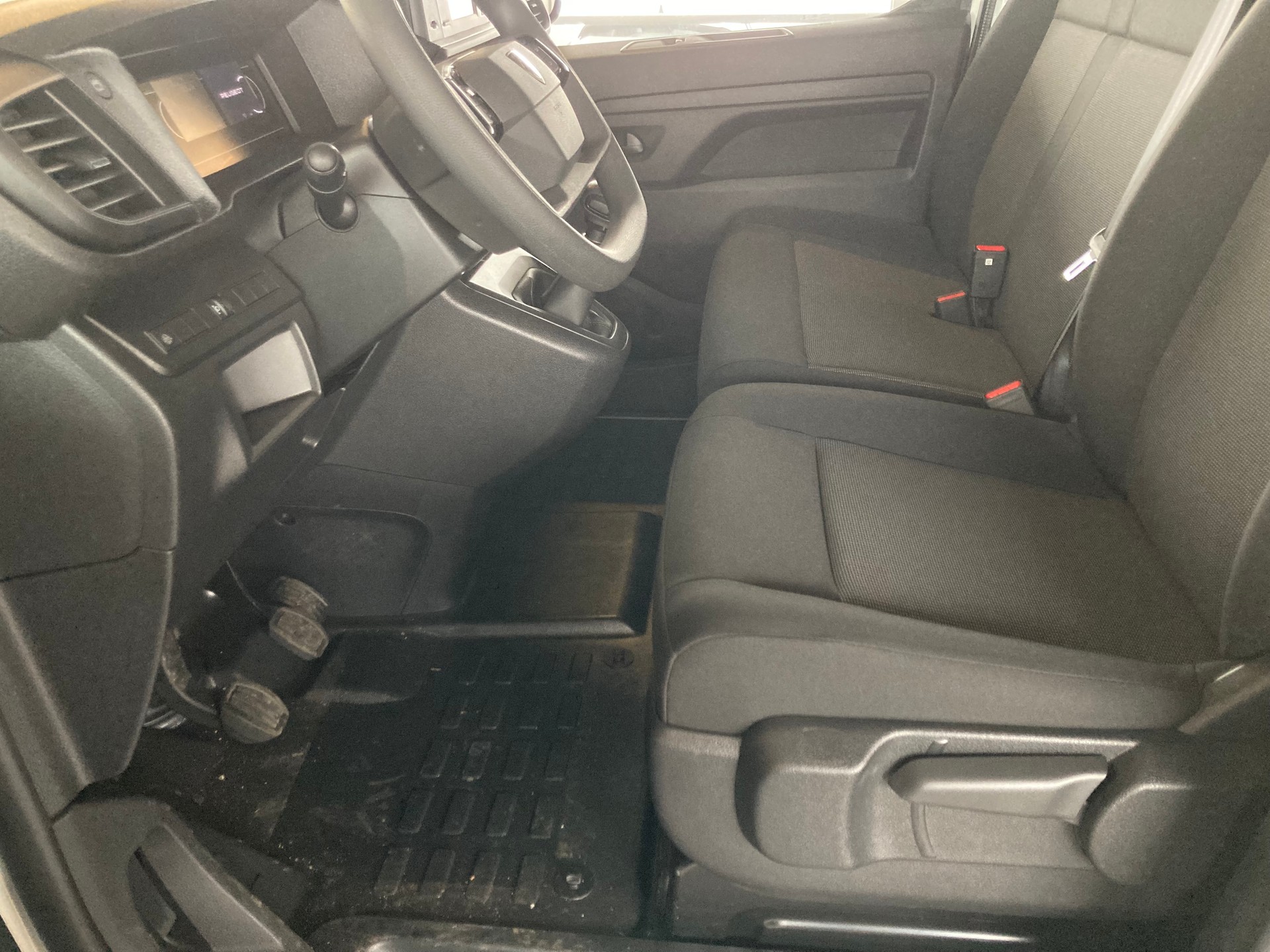 PEUGEOT Expert 1.5 BlueHDi 120 Standard (L1)-image-10