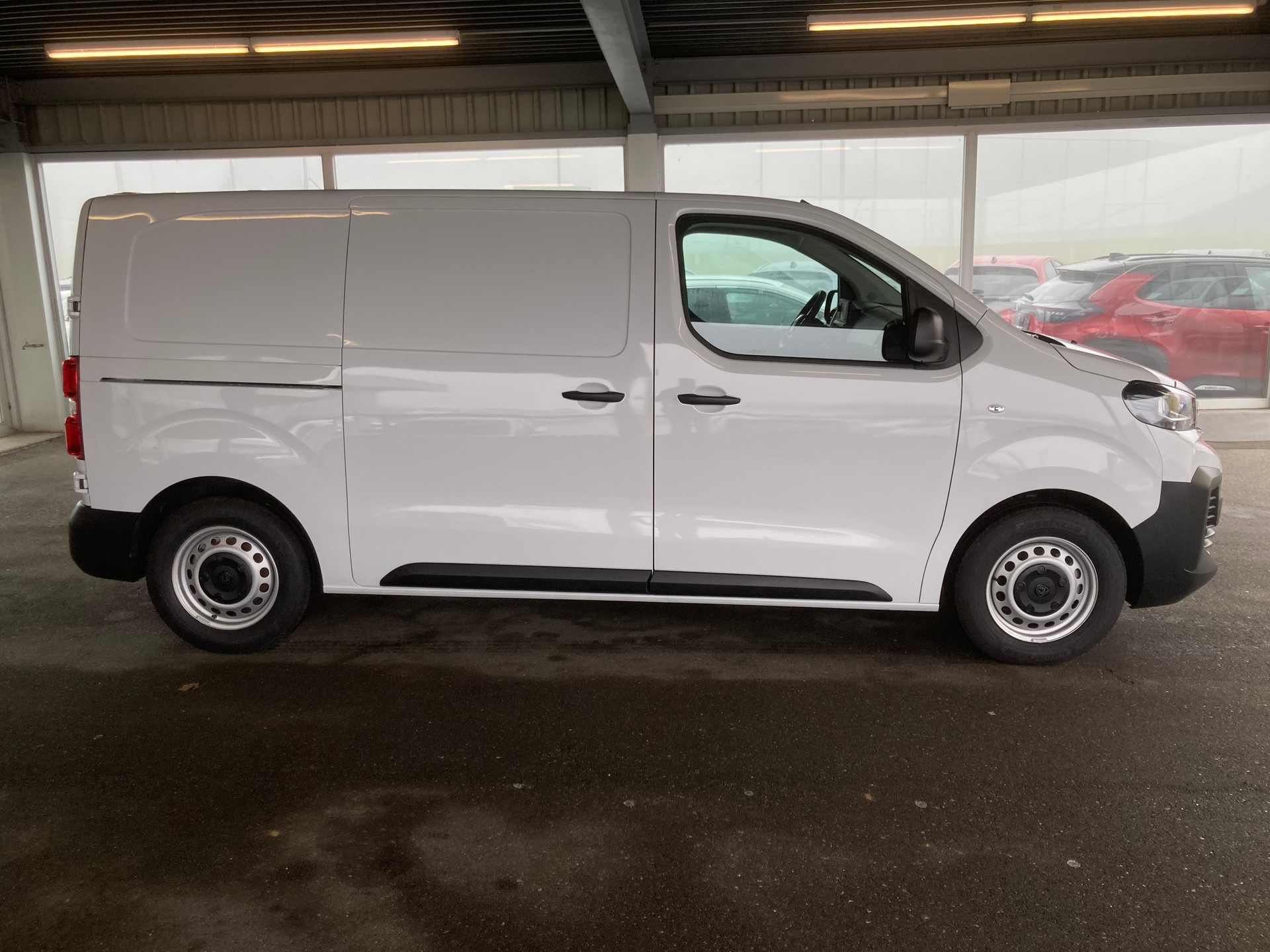 PEUGEOT Expert 1.5 BlueHDi 120 Standard (L1)-image-3