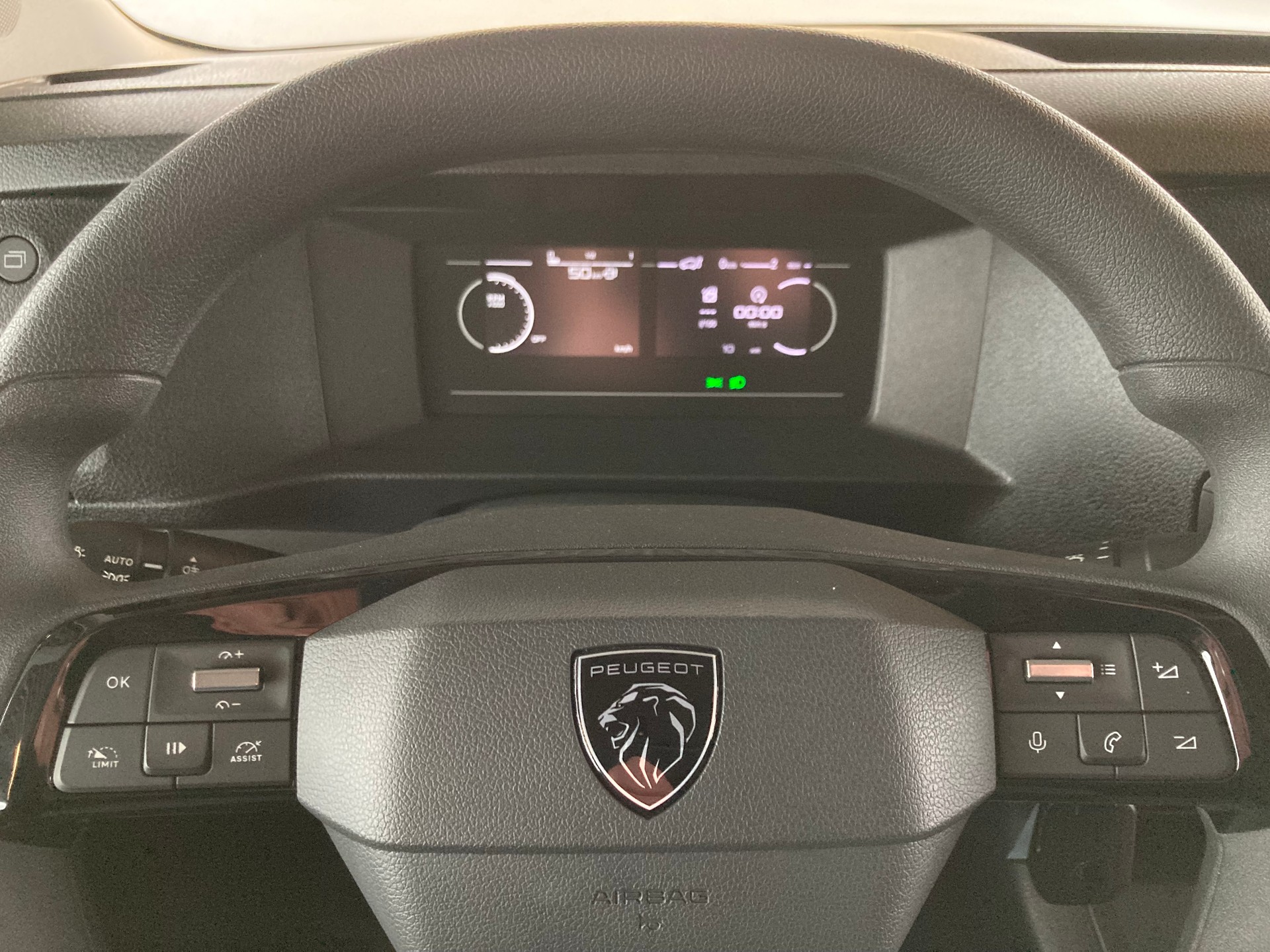 PEUGEOT Expert 1.5 BlueHDi 120 Standard (L1)-image-9