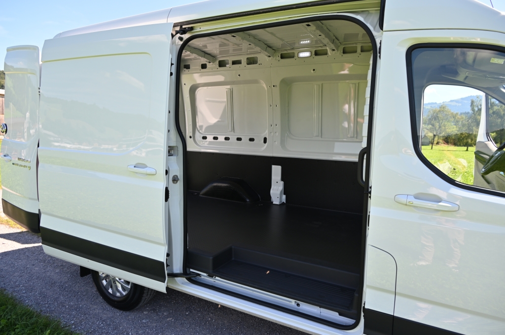 MAXUS eDeliver 9 L2H2 72kWh-image-8