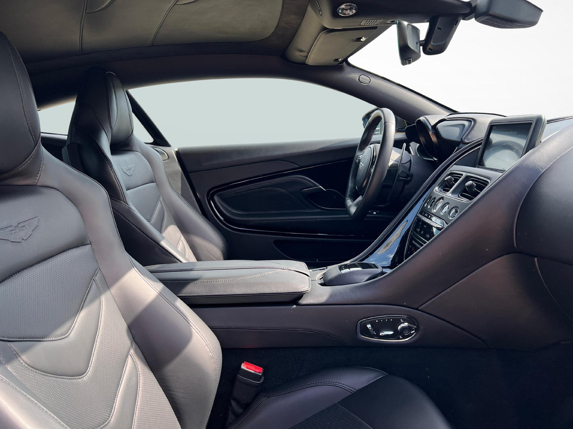 ASTON MARTIN DBS Superleggera Coupé 5.2 V12 Bi-Turbo-image-10