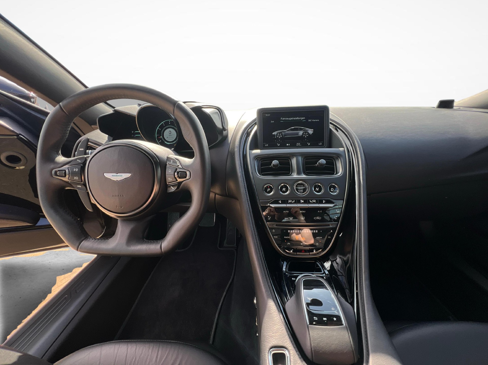 ASTON MARTIN DBS Superleggera Coupé 5.2 V12 Bi-Turbo-image-12