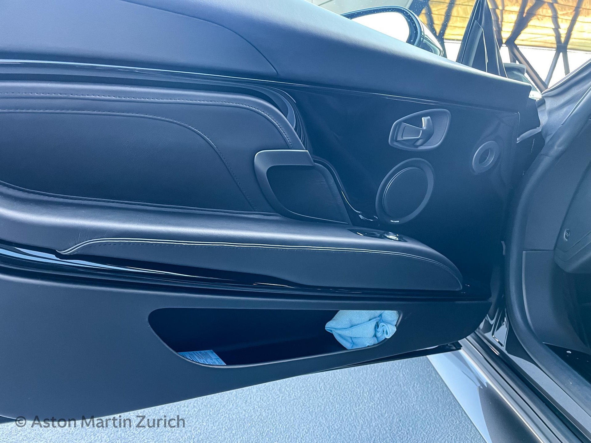 ASTON MARTIN DBS Superleggera Coupé 5.2 V12 Bi-Turbo-image-17