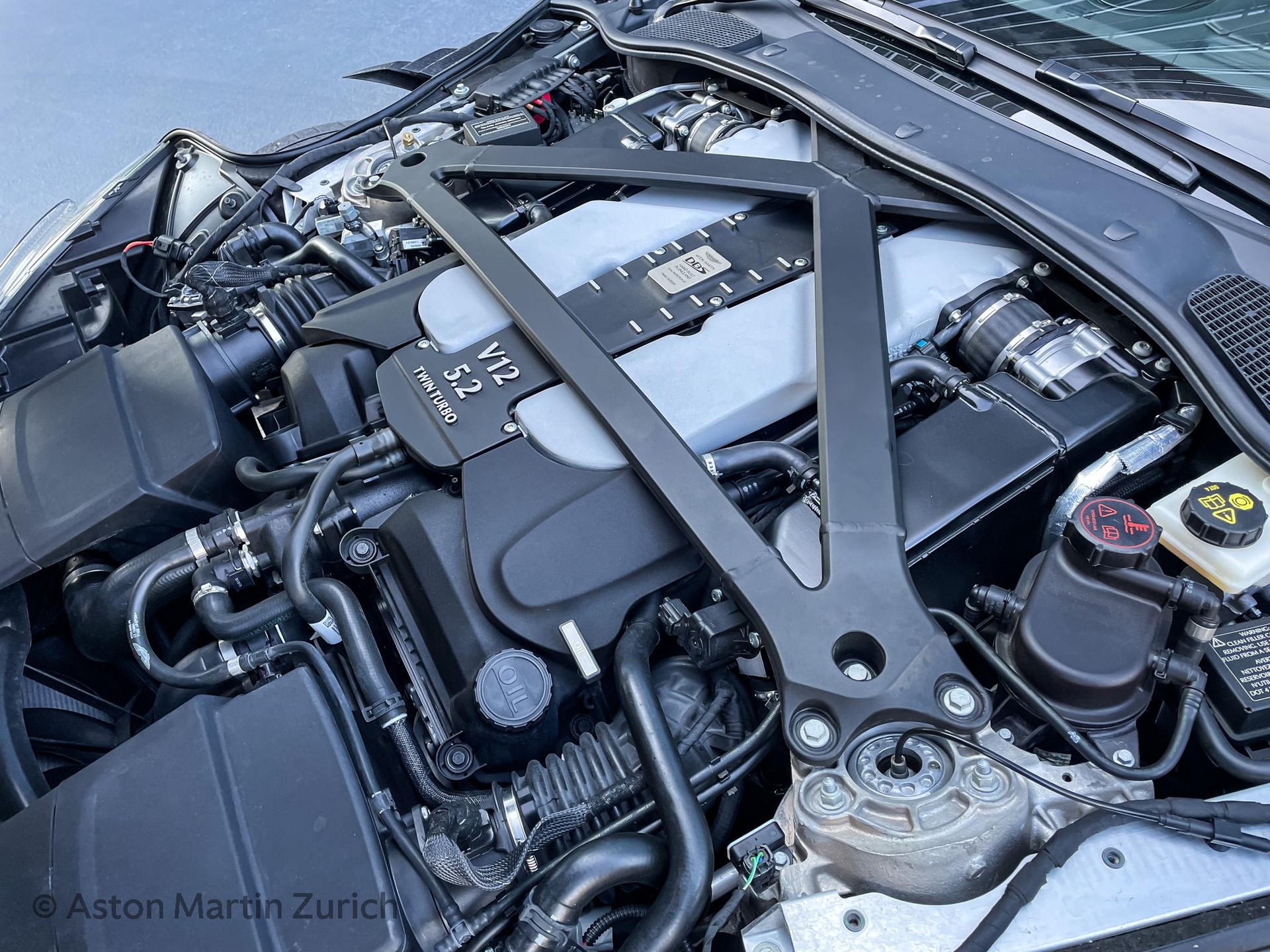 ASTON MARTIN DBS Superleggera Coupé 5.2 V12 Bi-Turbo-image-21