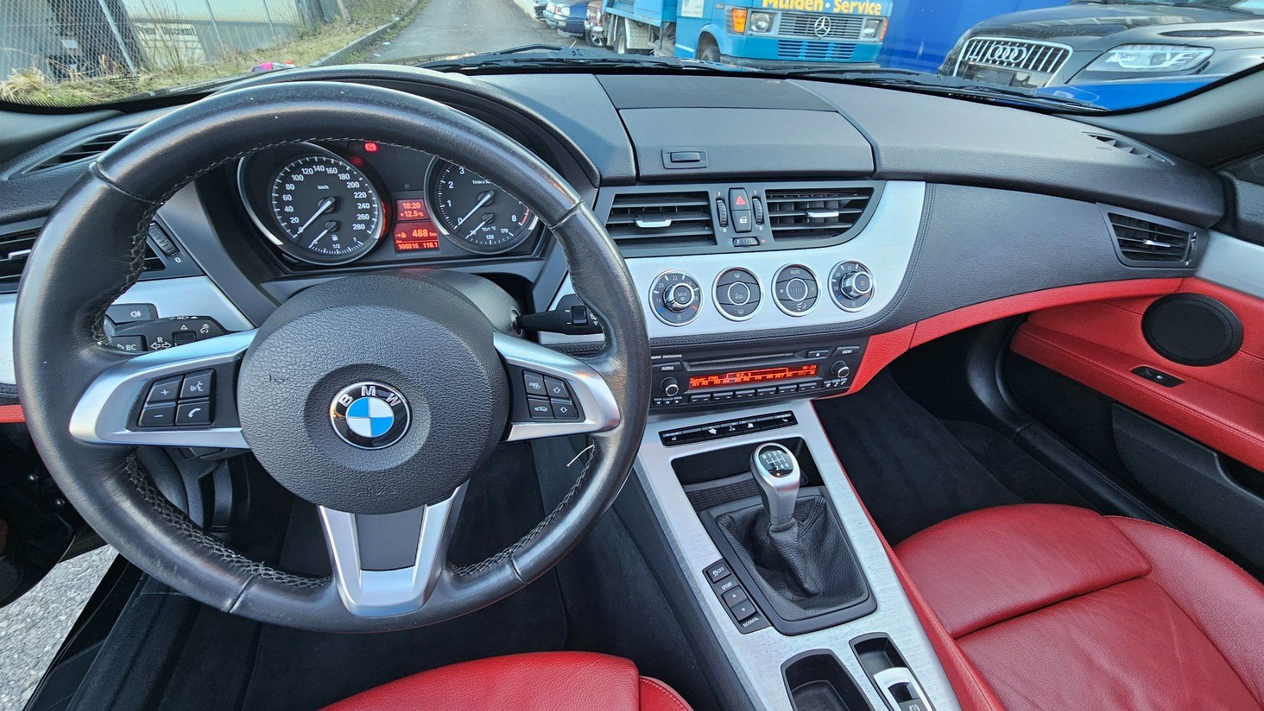 BMW Z4 sDrive30i-image-6