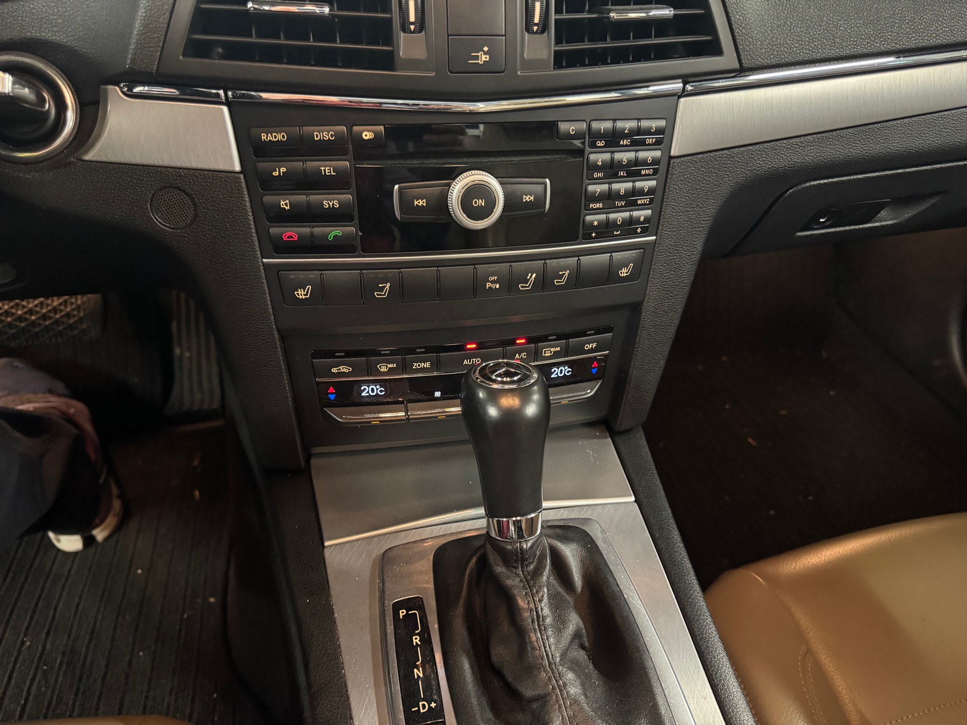 MERCEDES-BENZ E 350 CDI BlueEfficiency Avantgarde 7G-Tronic-image-17