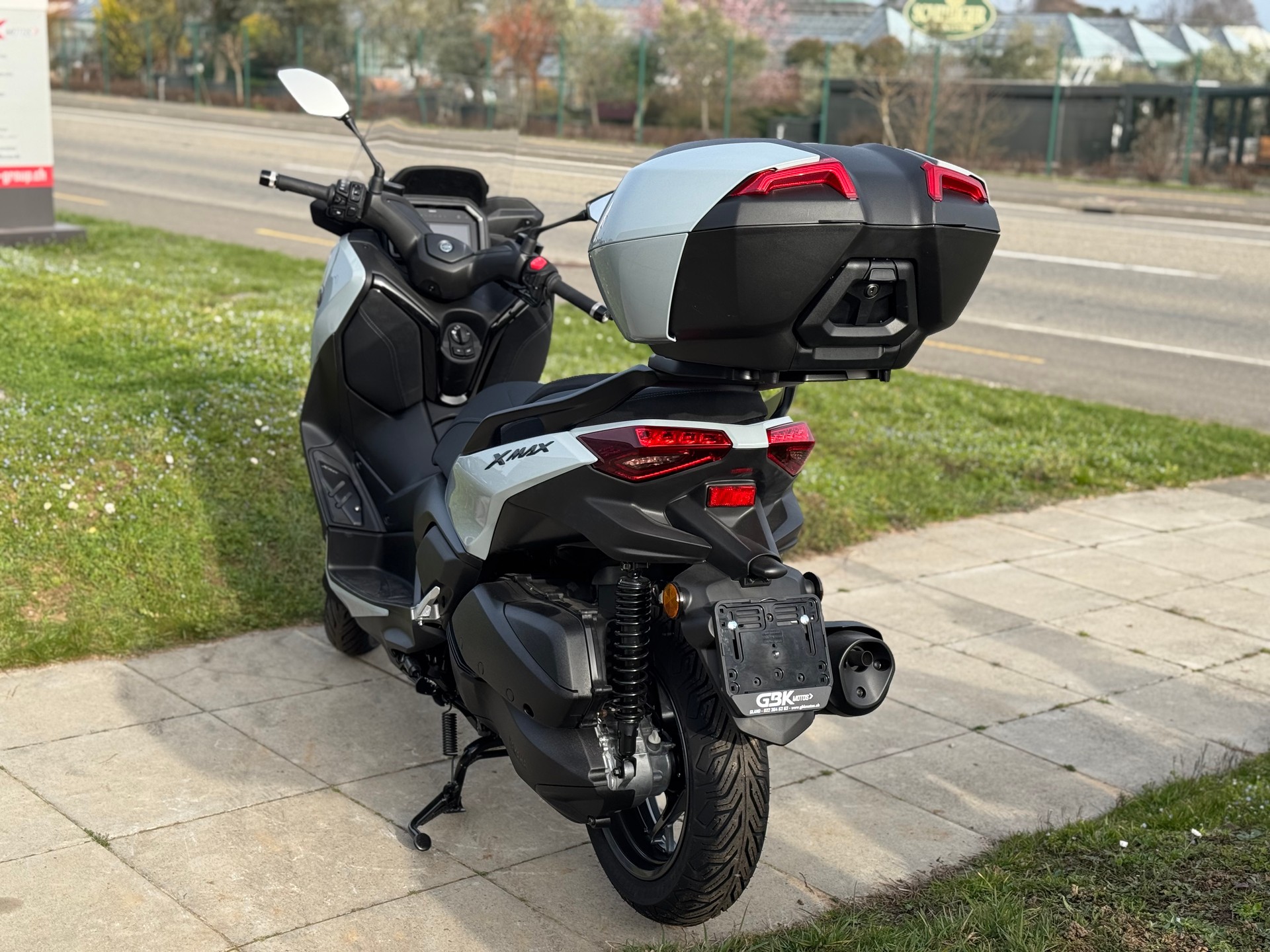 YAMAHA X-Max 300 Tech Max +-image-2