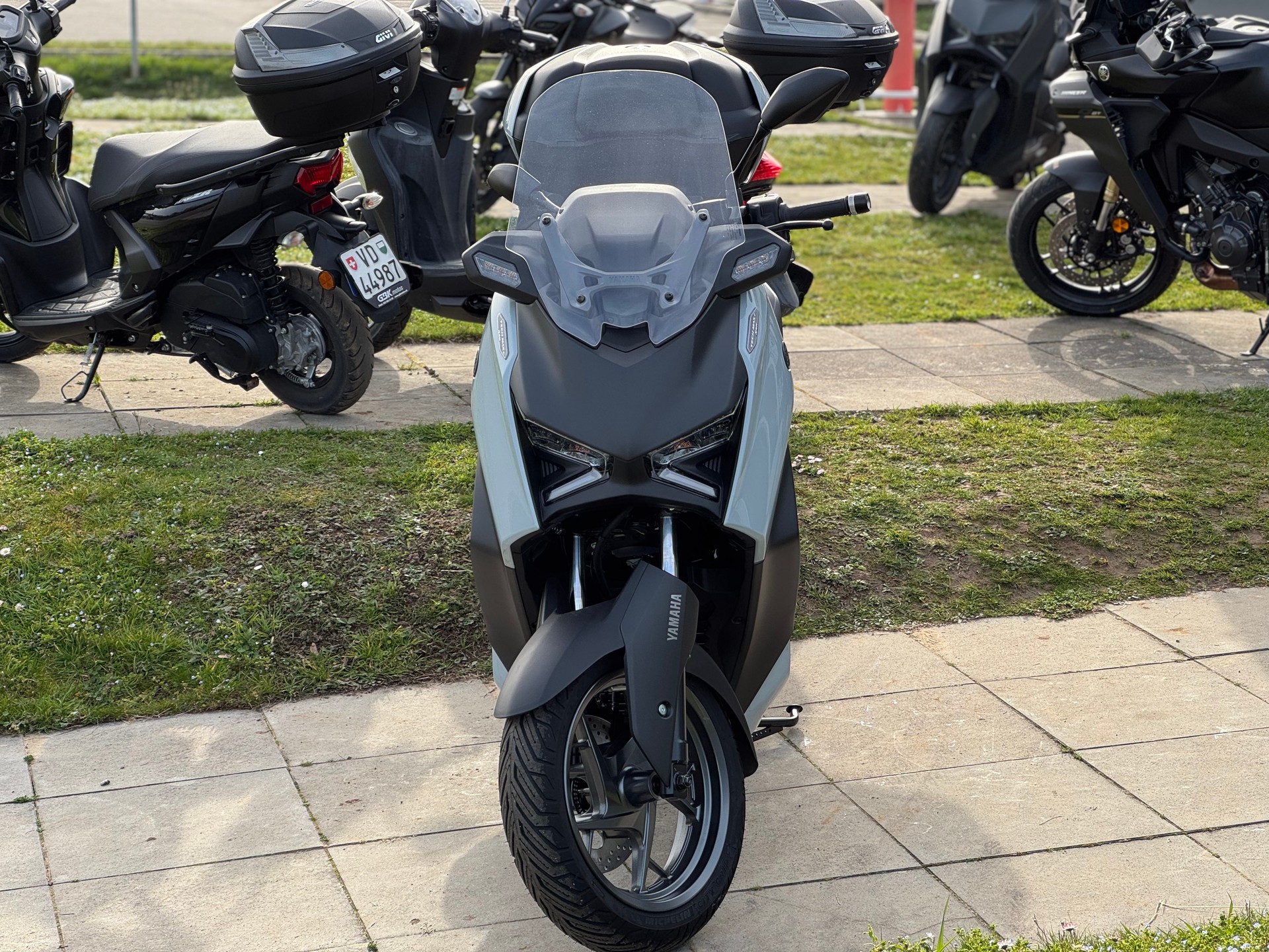 YAMAHA X-Max 300 Tech Max +-image-4