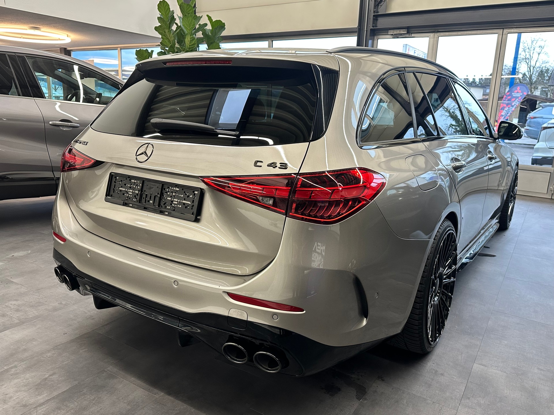 MERCEDES-BENZ C 43 T AMG 4Matic-showroom-element-3