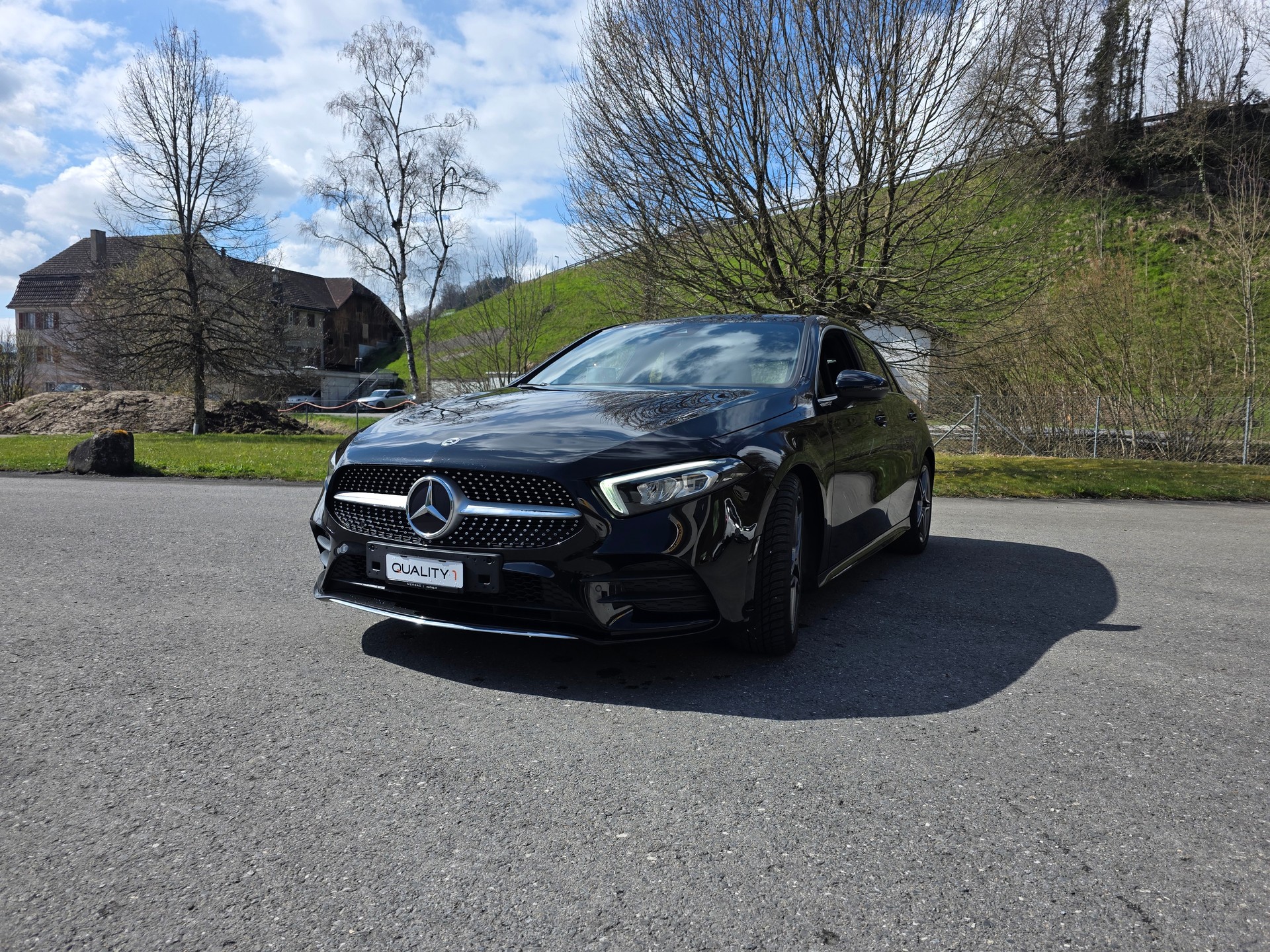 MERCEDES-BENZ A 200 AMG Line 7G-DCT-image-5