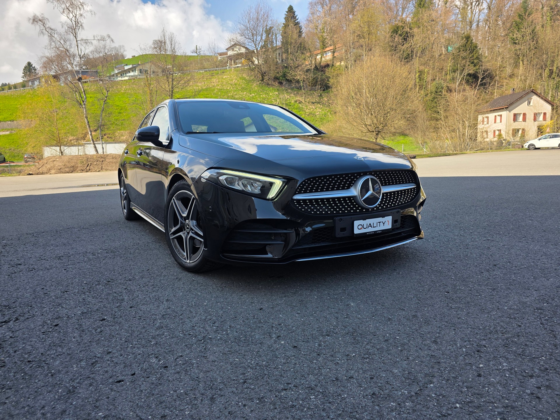 MERCEDES-BENZ A 200 AMG Line 7G-DCT-image-4