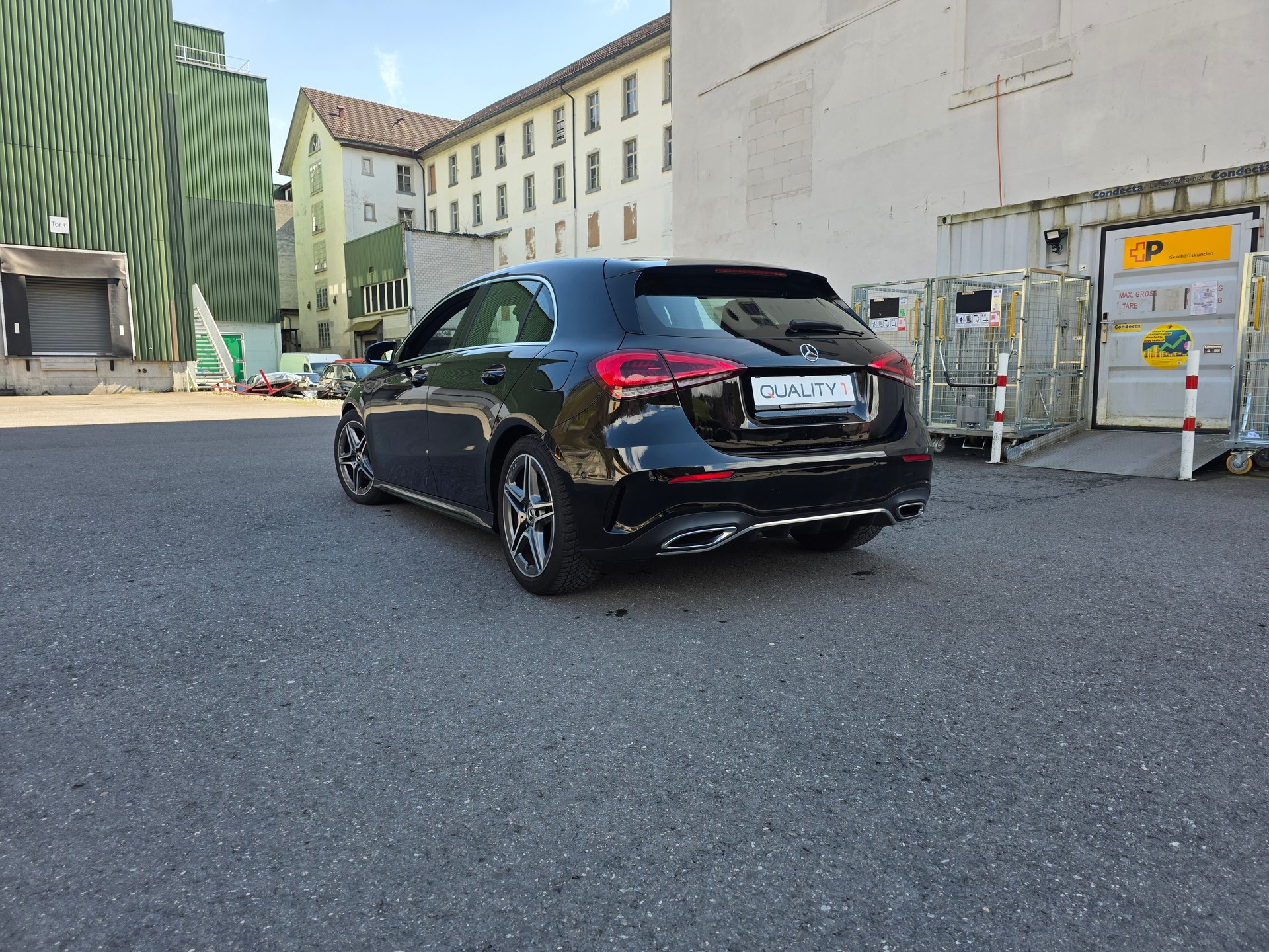 MERCEDES-BENZ A 200 AMG Line 7G-DCT-image-17