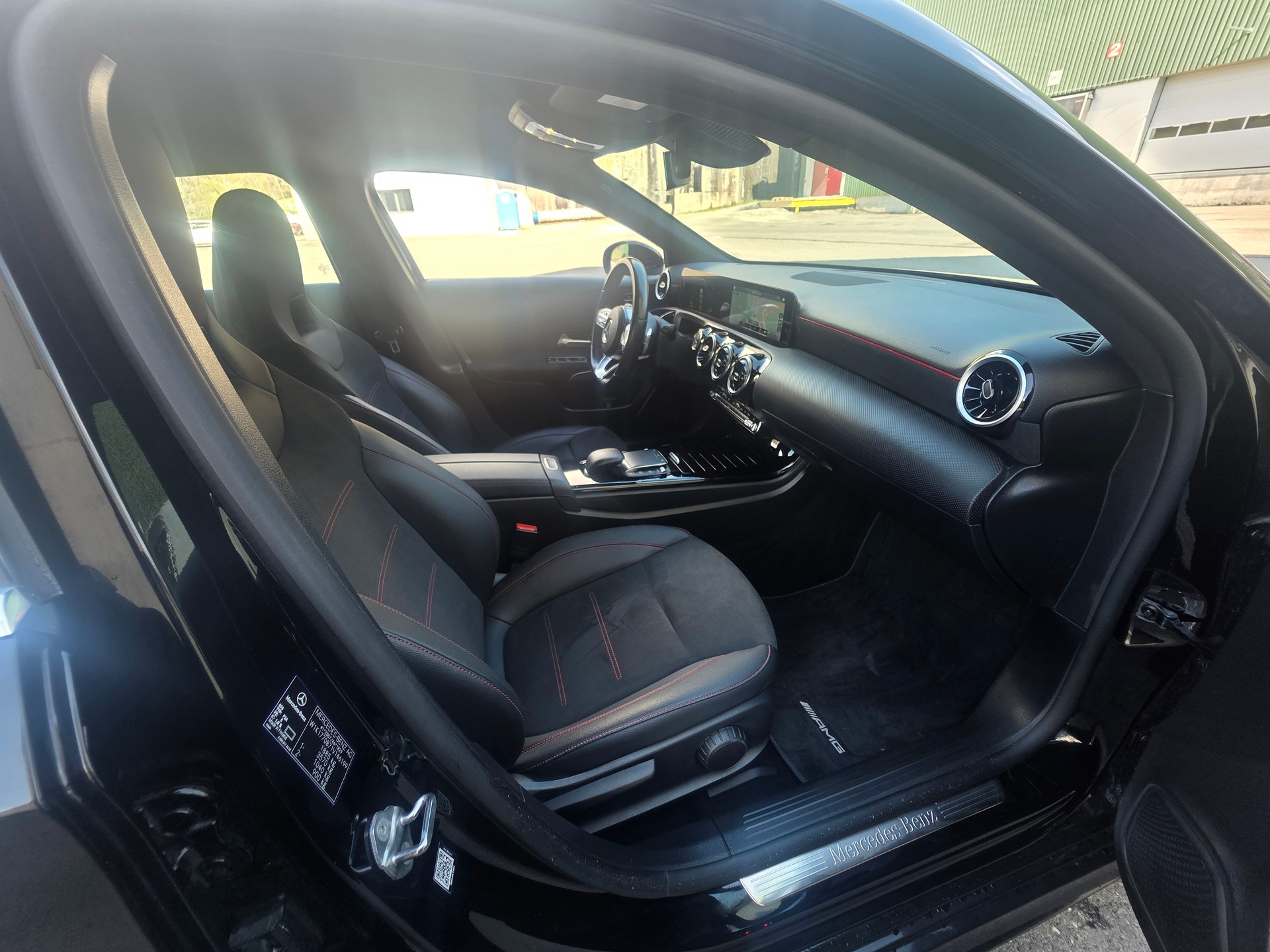 MERCEDES-BENZ A 200 AMG Line 7G-DCT-image-22