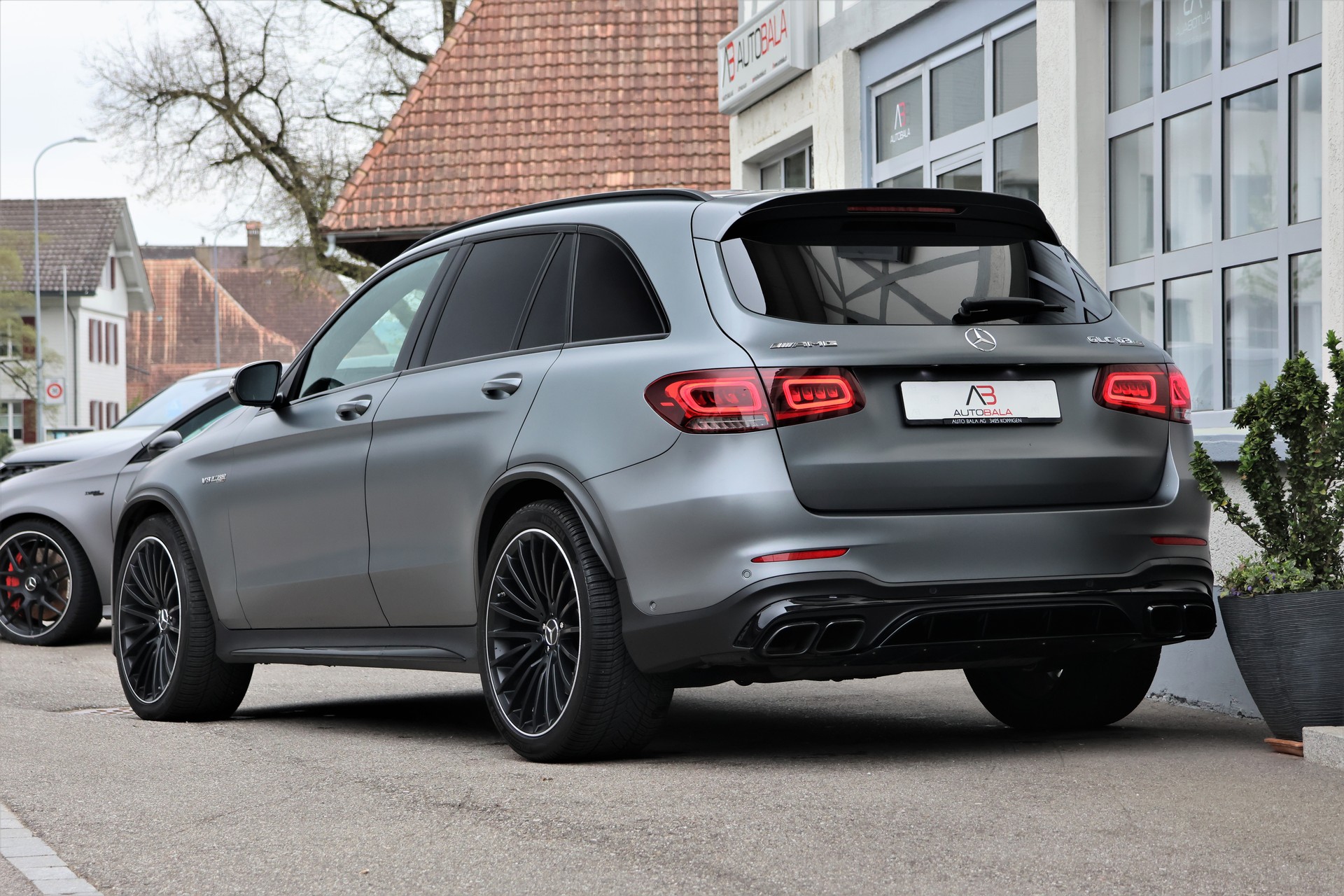 MERCEDES-BENZ GLC 63 S AMG 4Matic 9G-Tronic (CH) "Designo Magno"-showroom-element-2