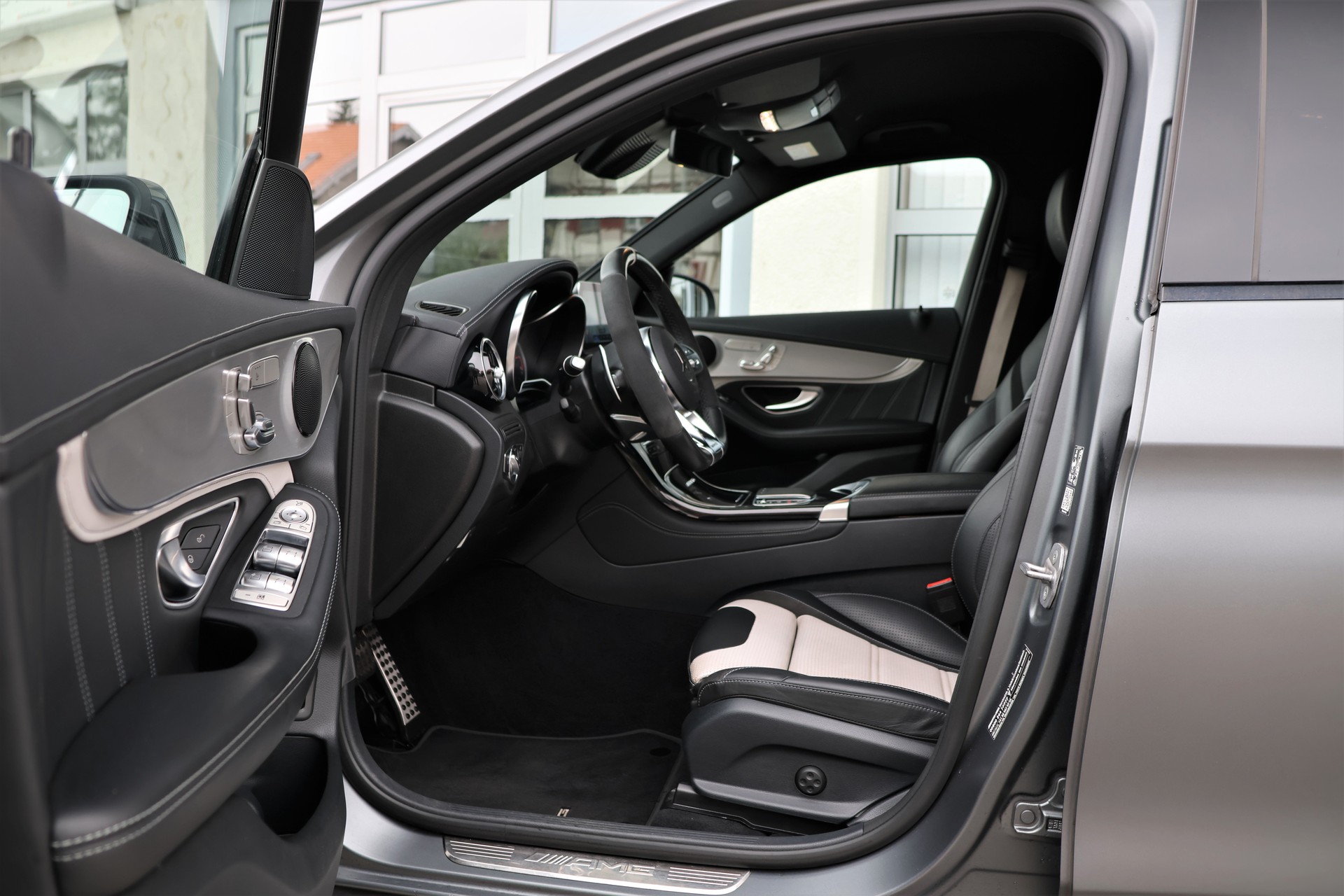 MERCEDES-BENZ GLC 63 S AMG 4Matic 9G-Tronic (CH) "Designo Magno"-image-9