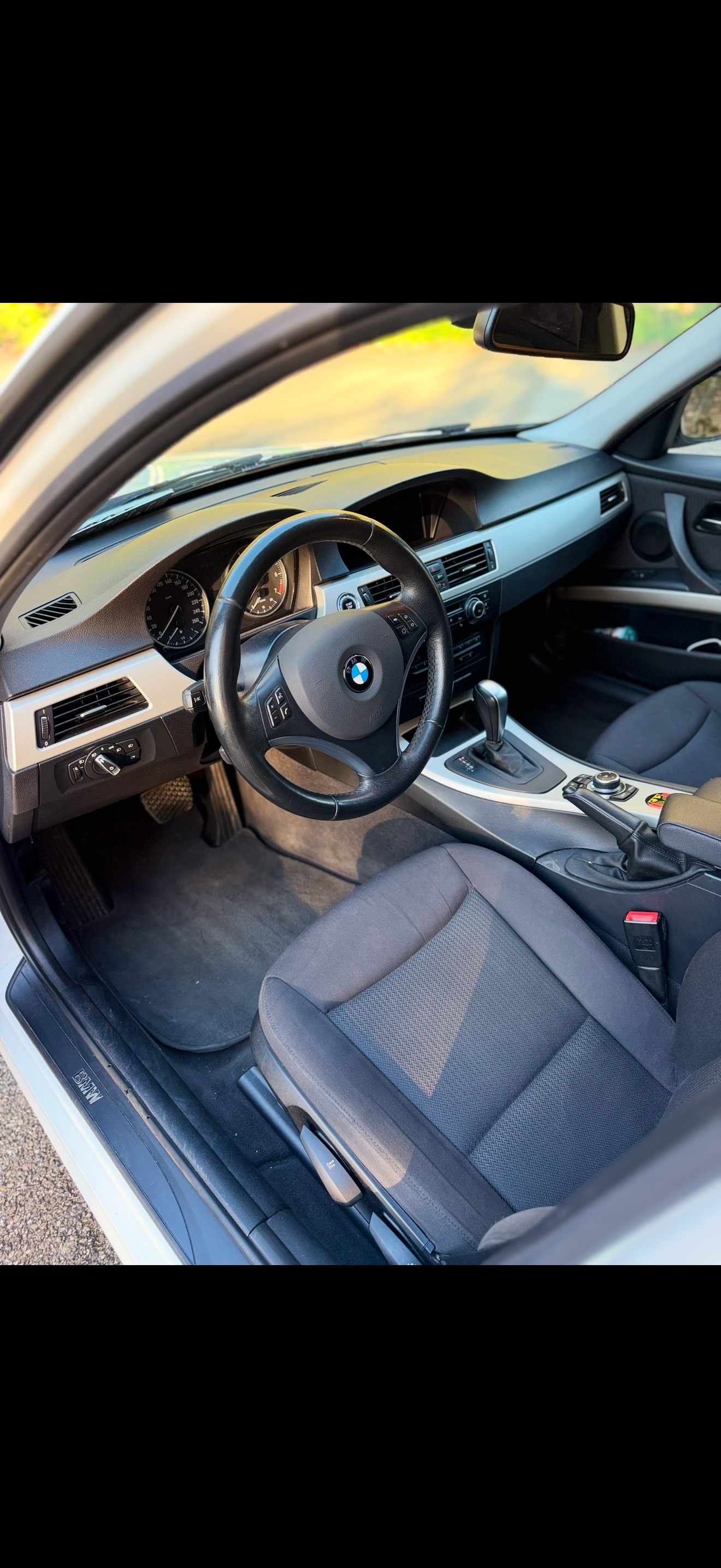 BMW 318i Touring Steptronic-image-10