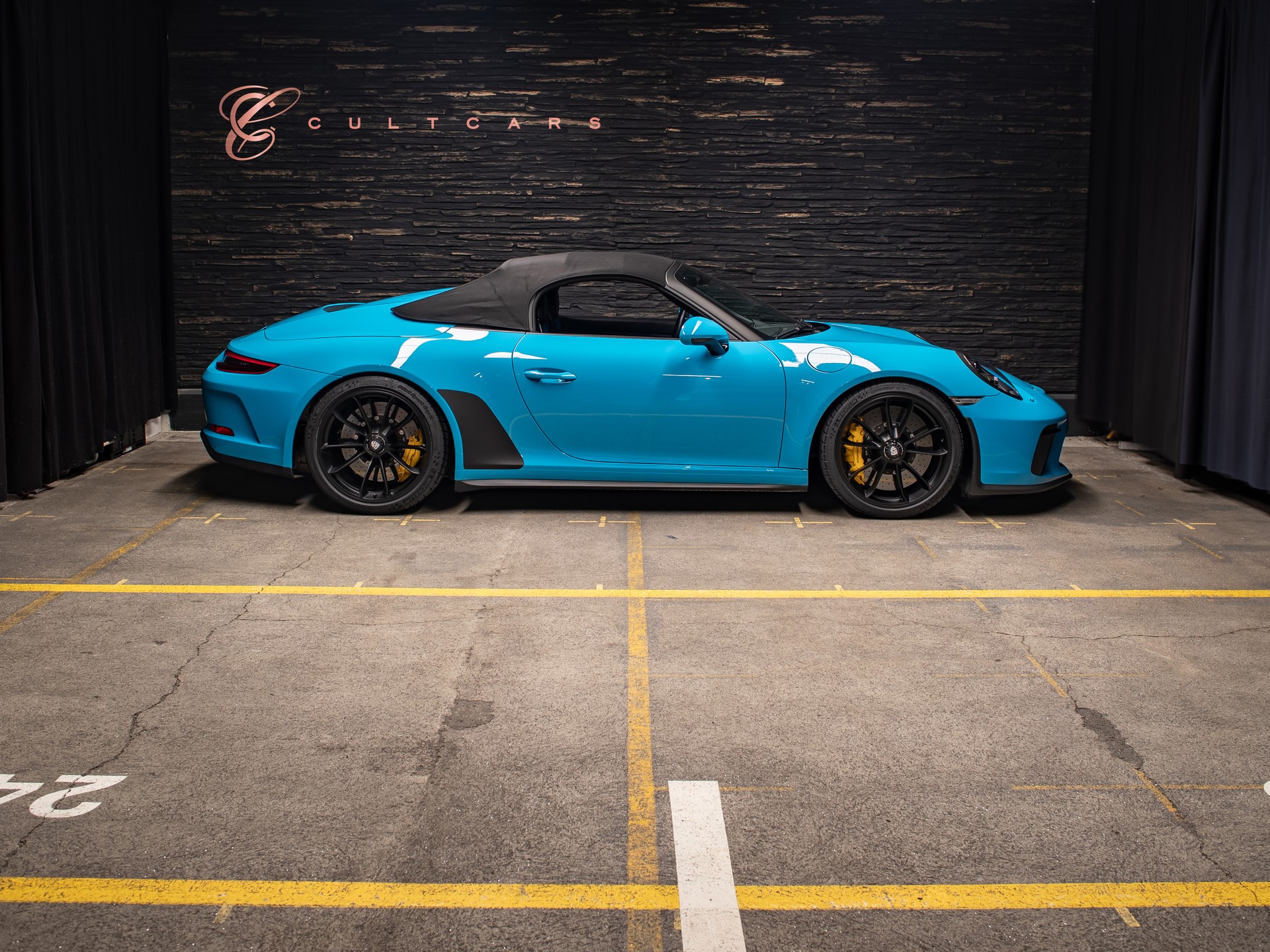 PORSCHE 911 Speedster-showroom-element-1