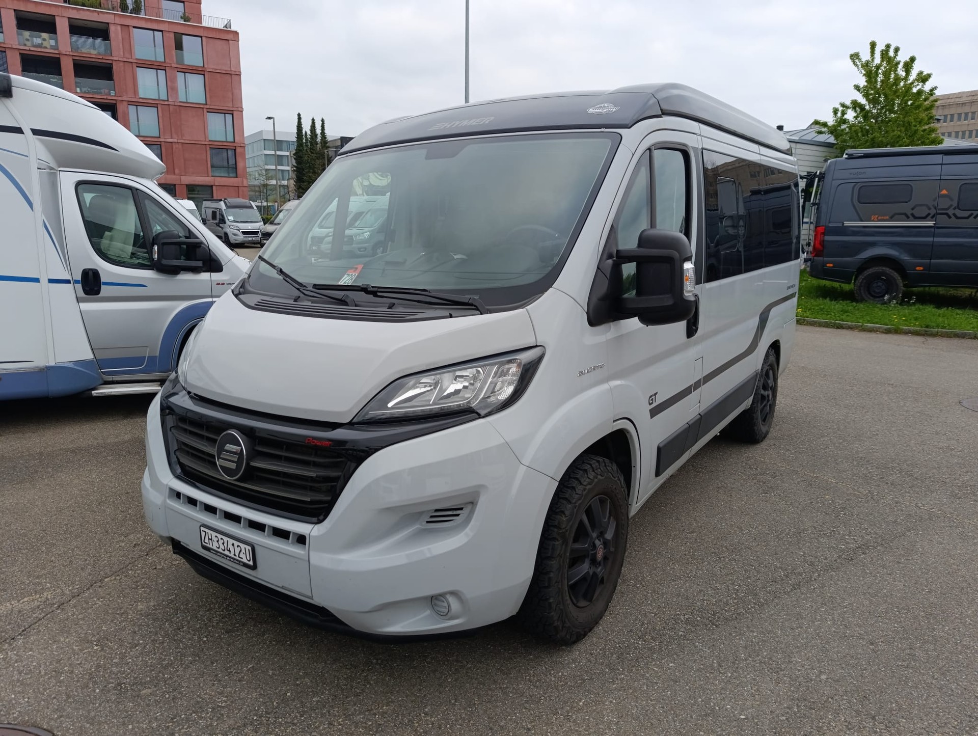 HYMER ***kleinster Camper aller Zeiten ***4.96M Länge*Automat*5-Plätzer mit Ledersitze*AHK 2500Kg*Solar*Dieselheizung* Aussendusche*-image-8