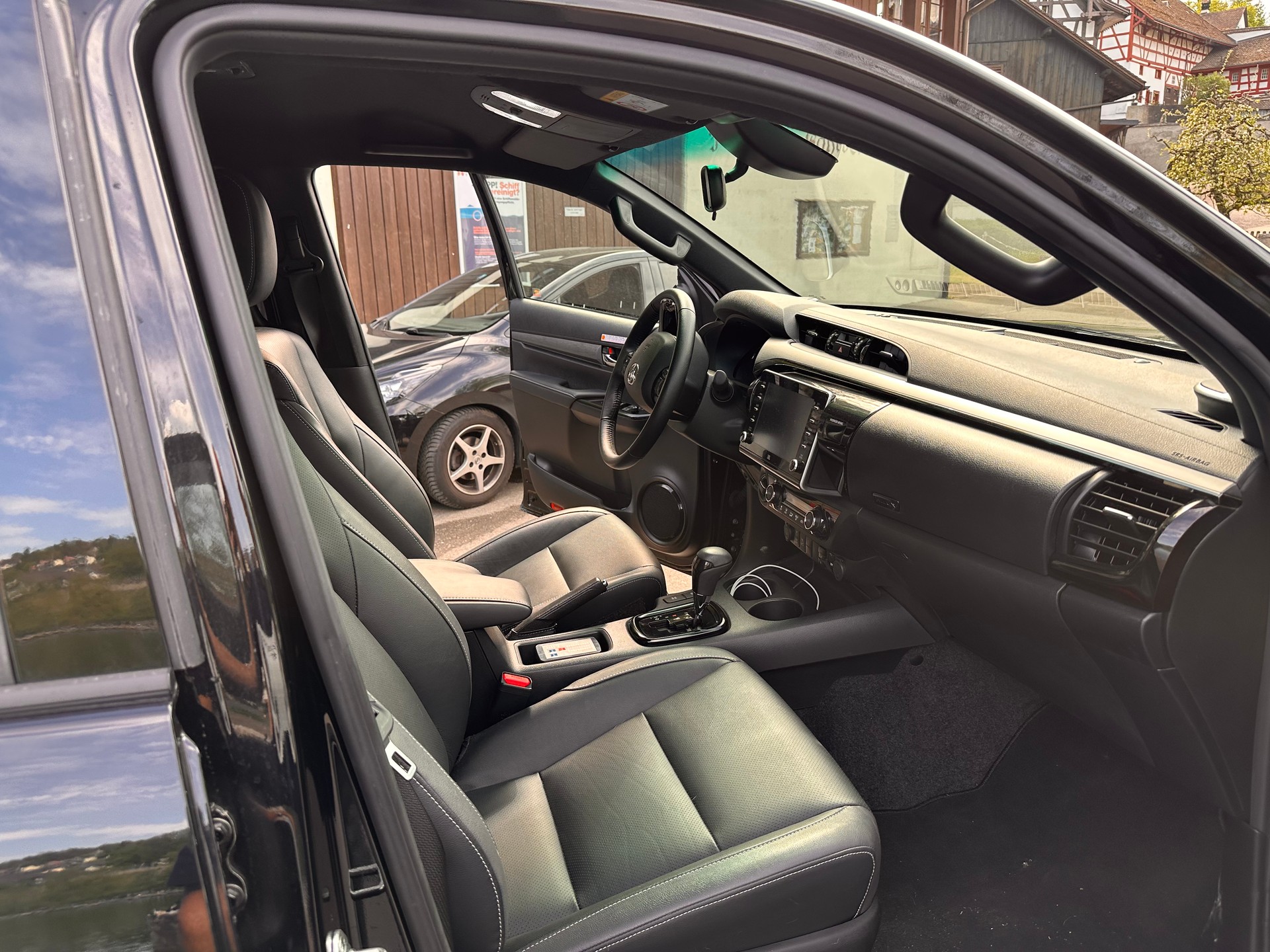 TOYOTA Hilux 2.8D-4D Invincible Double Cab 4x4 A-image-3
