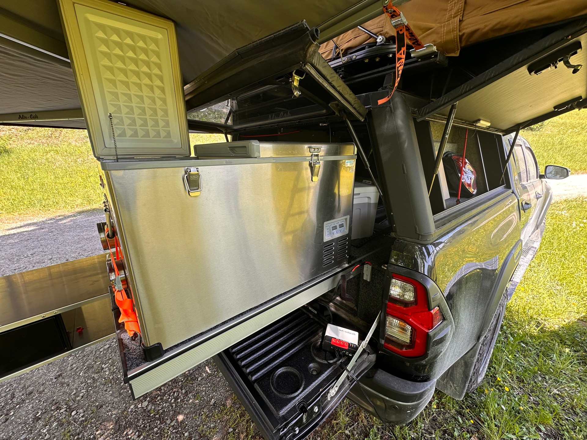 TOYOTA Hilux 2.8D-4D Invincible Double Cab 4x4 A-image-9