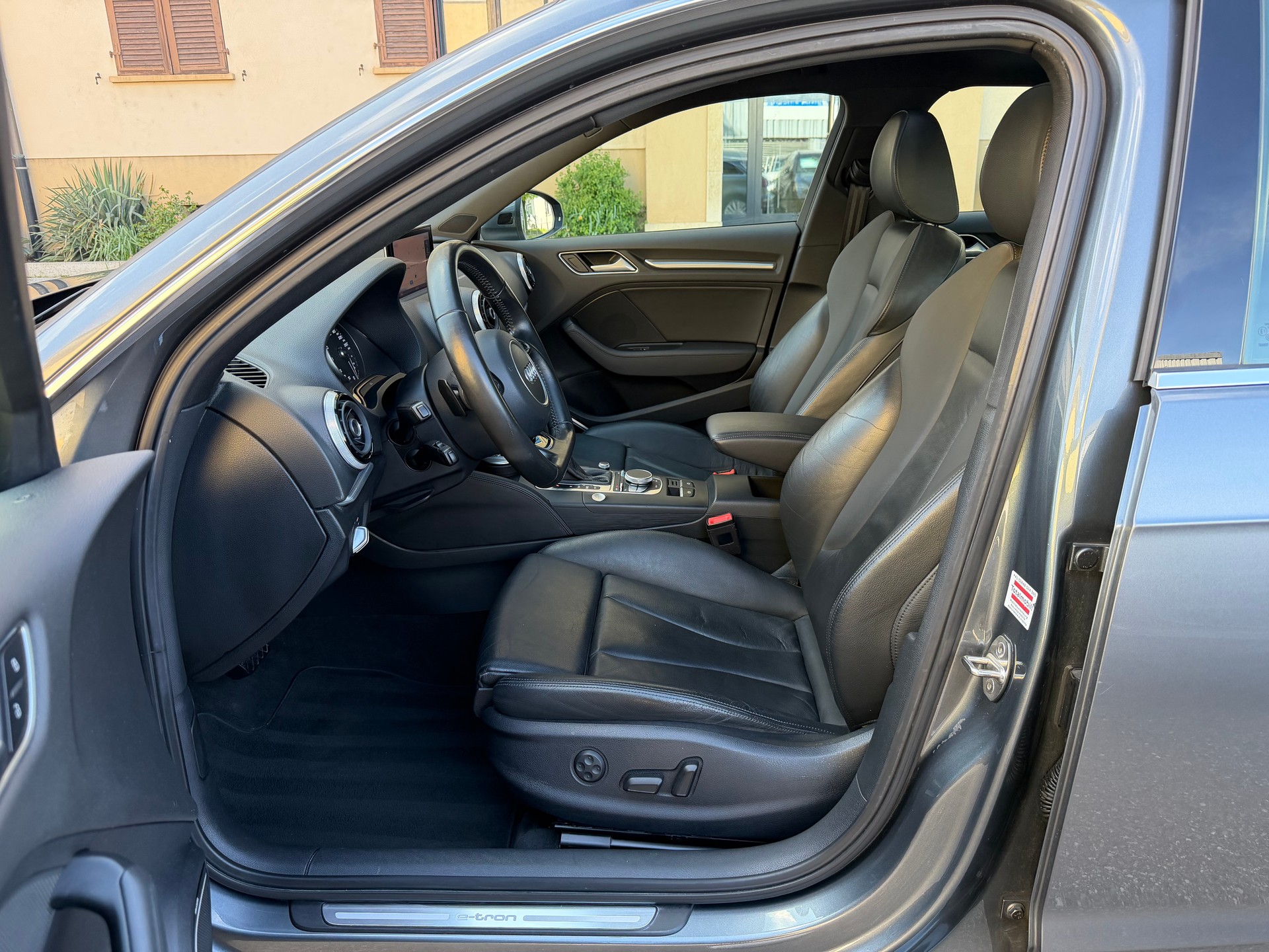 AUDI A3 Sportback 1.4 e-tron Ambition S-tronic-image-8