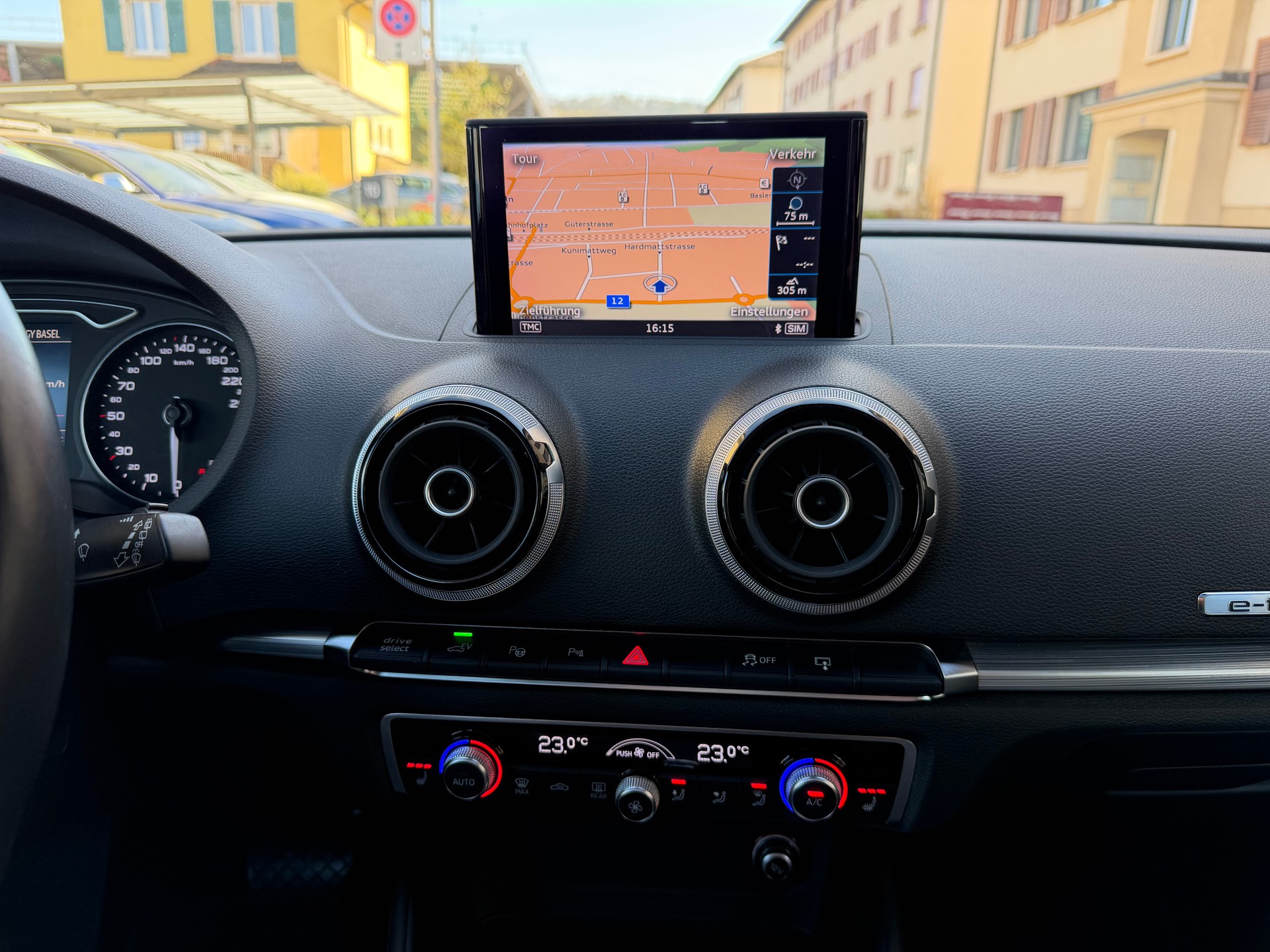 AUDI A3 Sportback 1.4 e-tron Ambition S-tronic-image-17