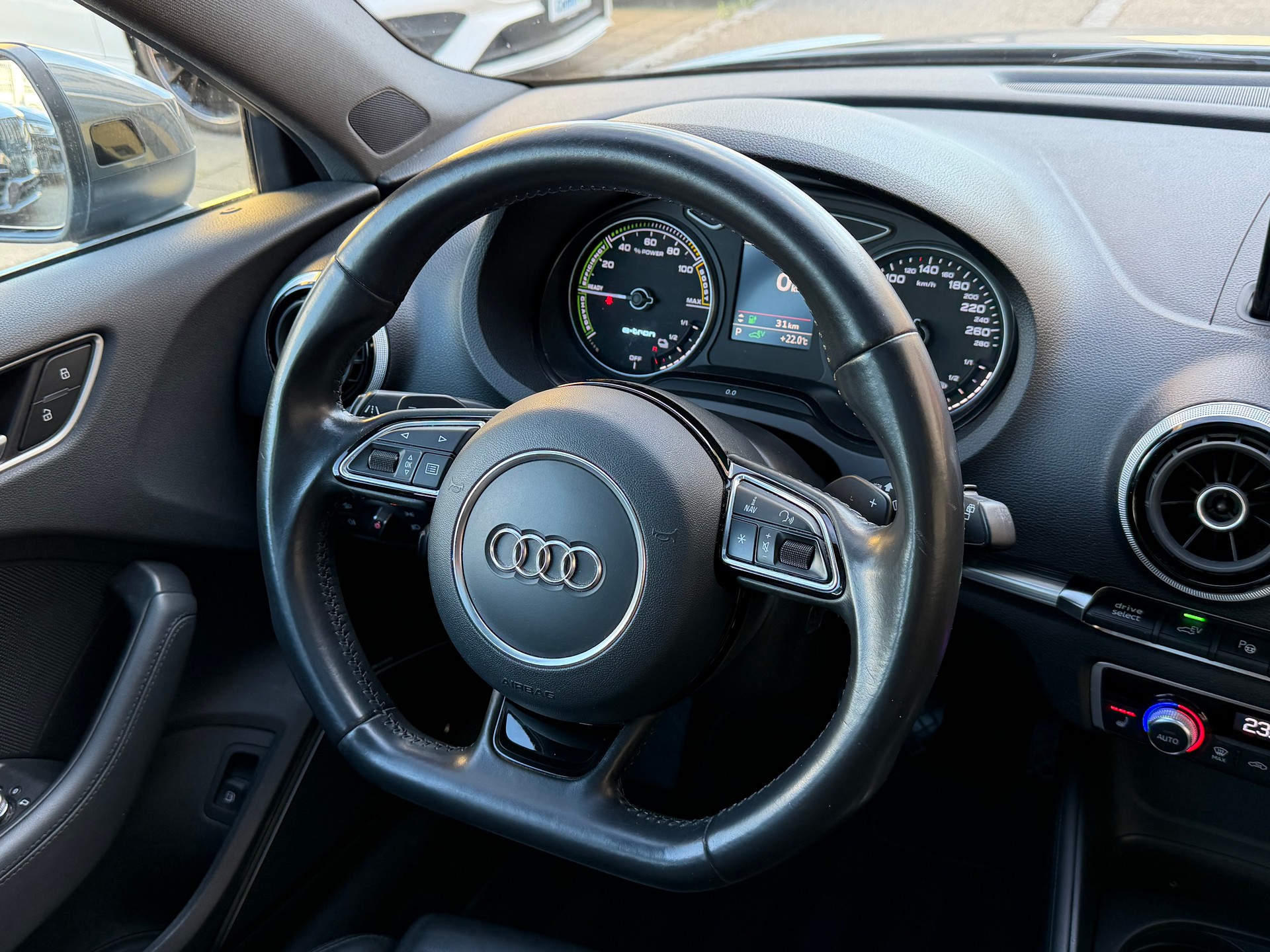 AUDI A3 Sportback 1.4 e-tron Ambition S-tronic-image-19