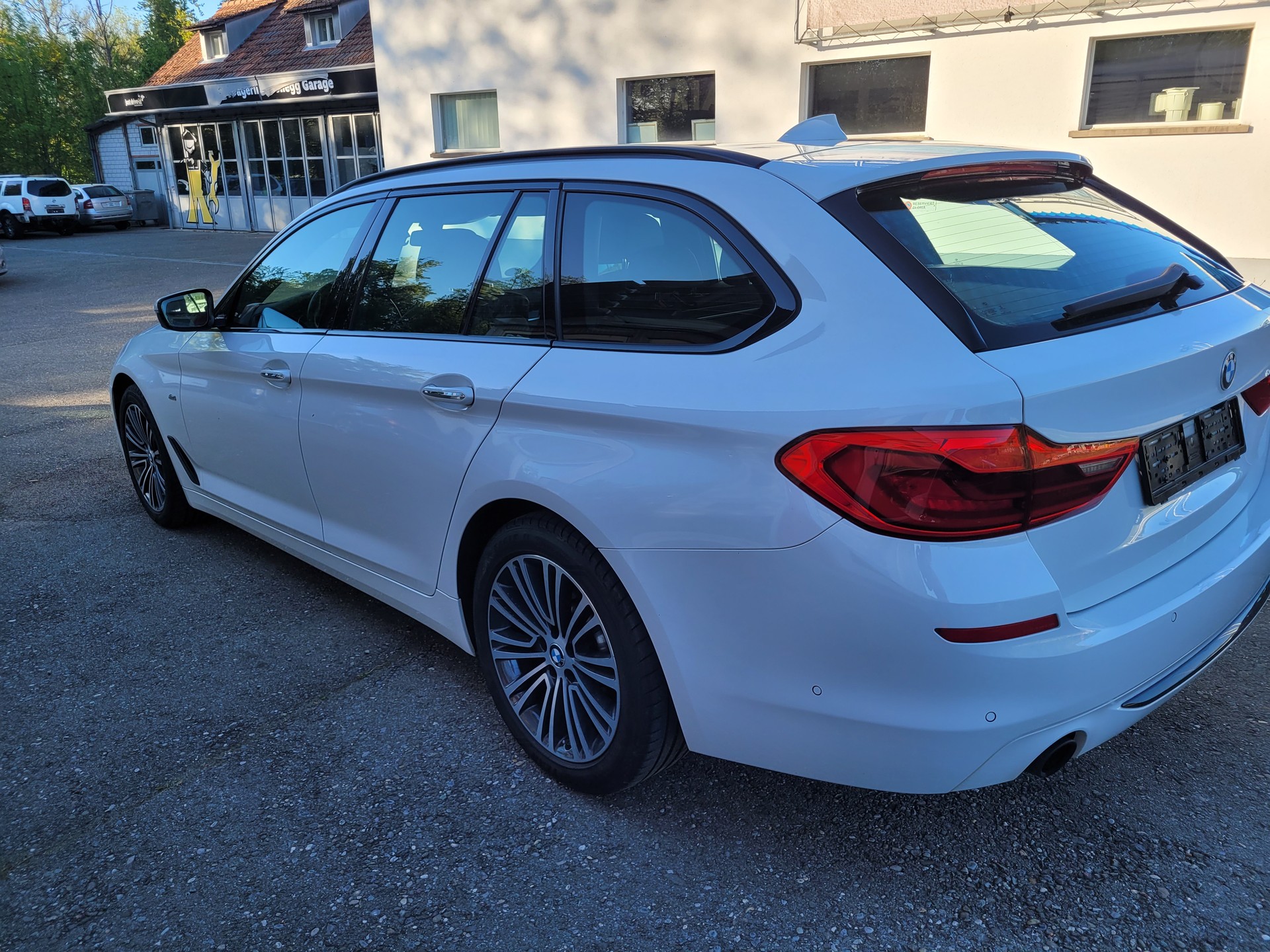 BMW 530i Touring Sport Line Steptronic-image-2