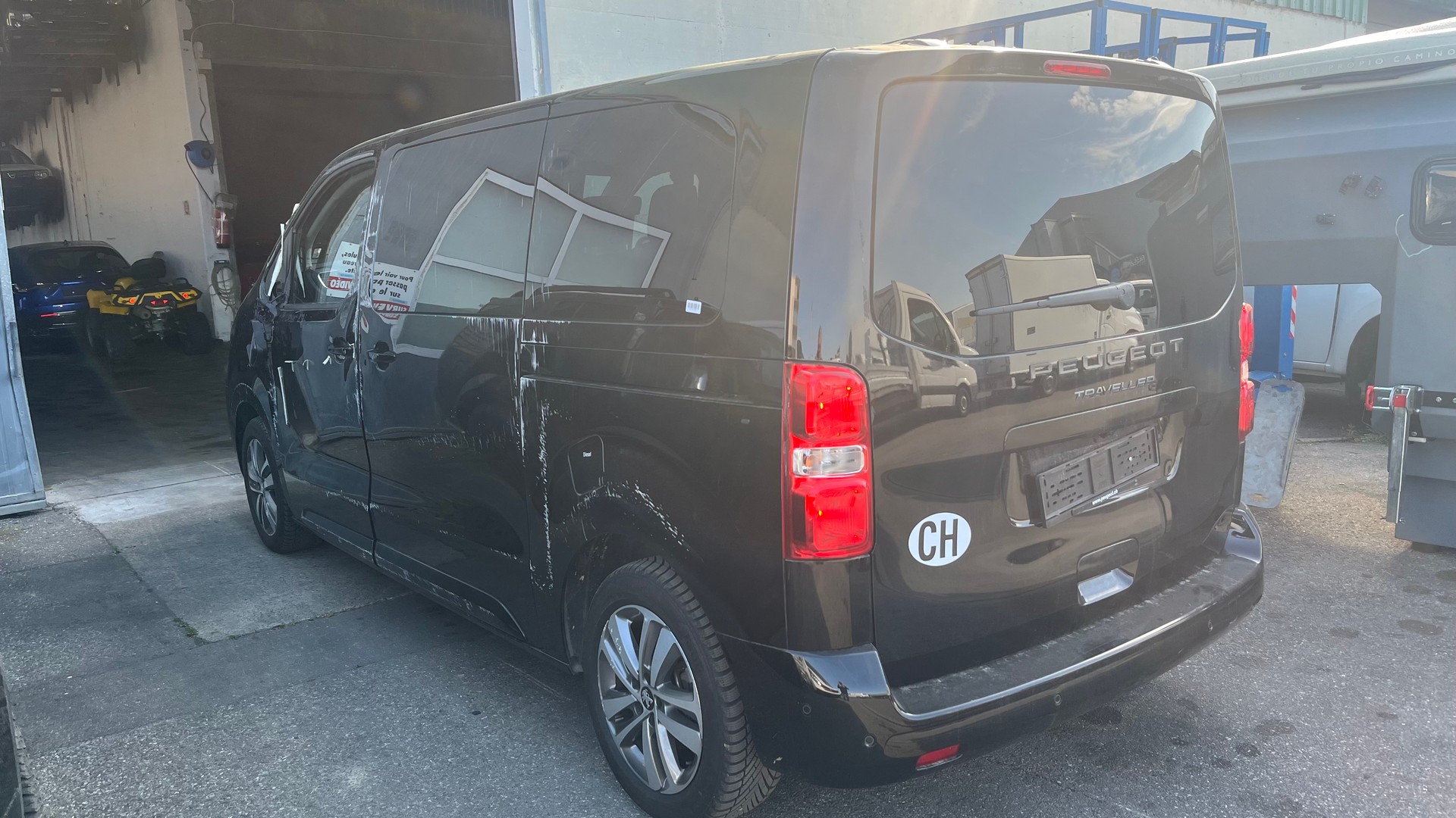 PEUGEOT Traveller 2.2 BlueHDi Business Standard EAT8-image-12