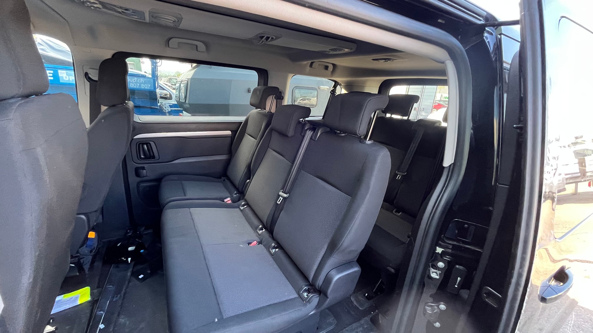PEUGEOT Traveller 2.2 BlueHDi Business Standard EAT8-image-14