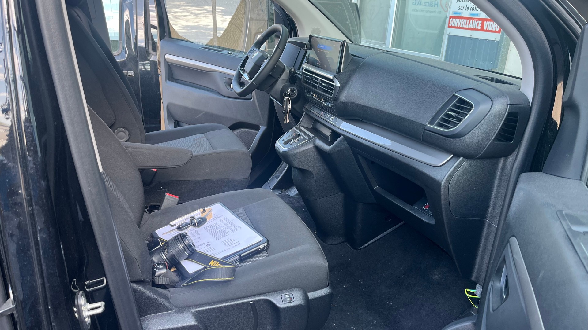 PEUGEOT Traveller 2.2 BlueHDi Business Standard EAT8-image-3