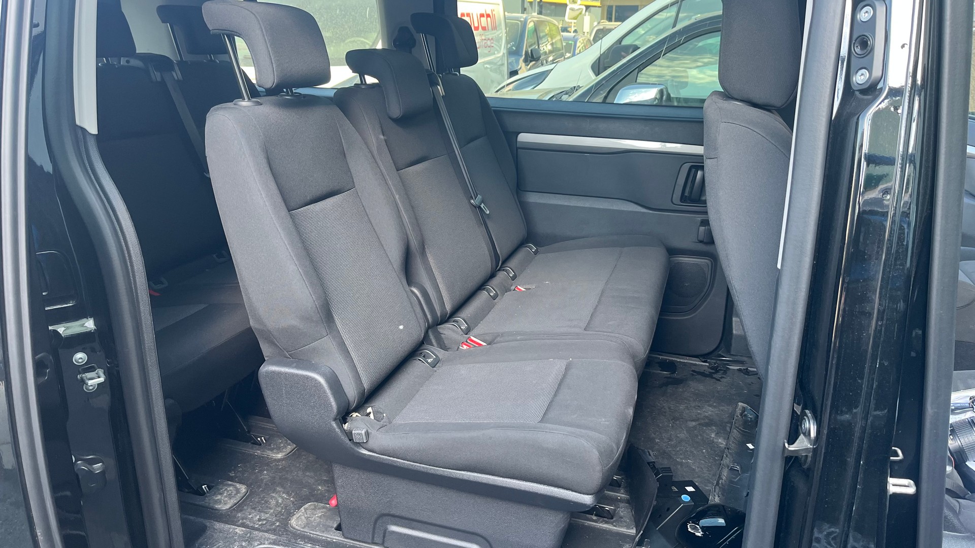 PEUGEOT Traveller 2.2 BlueHDi Business Standard EAT8-image-2