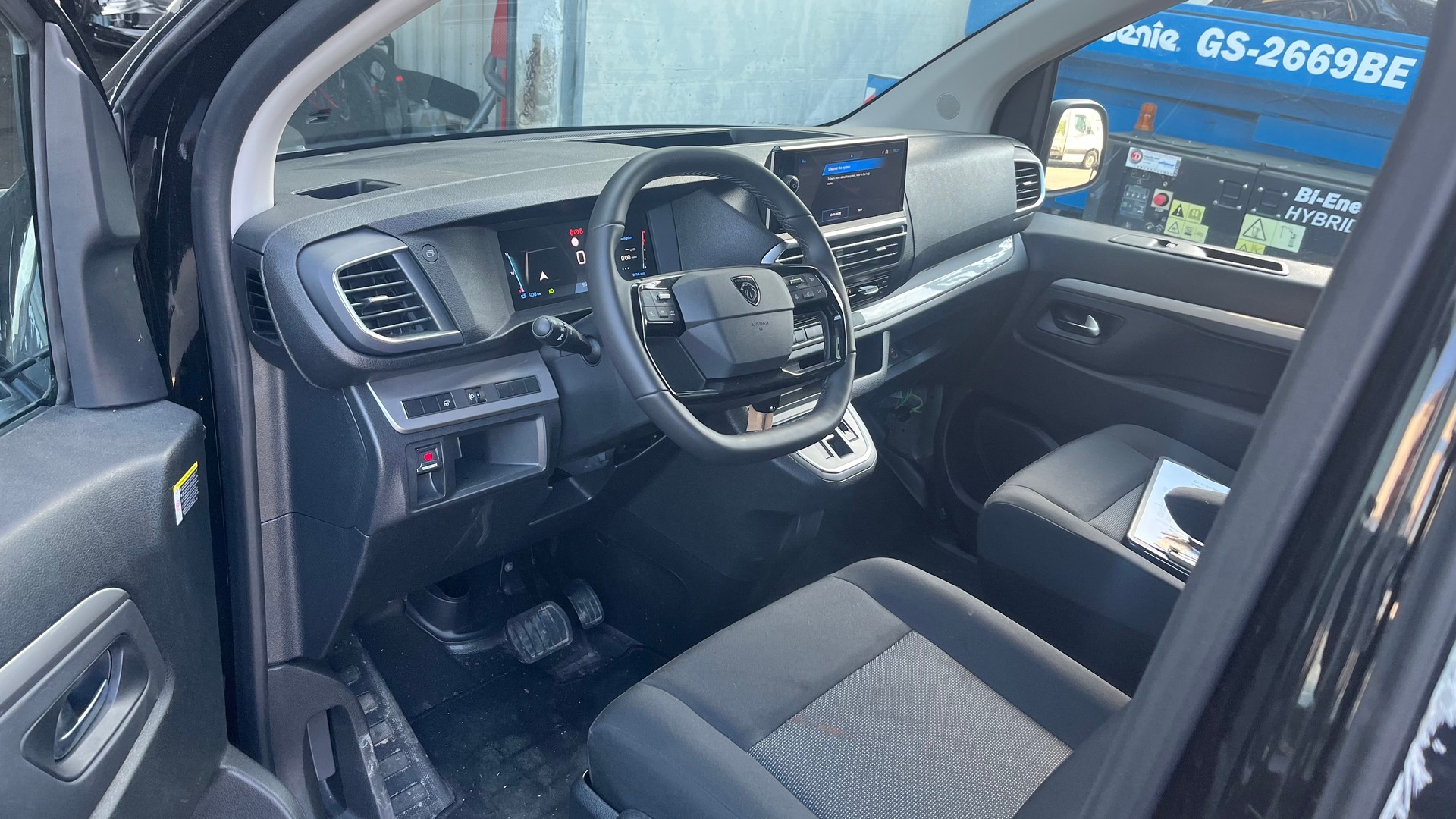 PEUGEOT Traveller 2.2 BlueHDi Business Standard EAT8-image-6