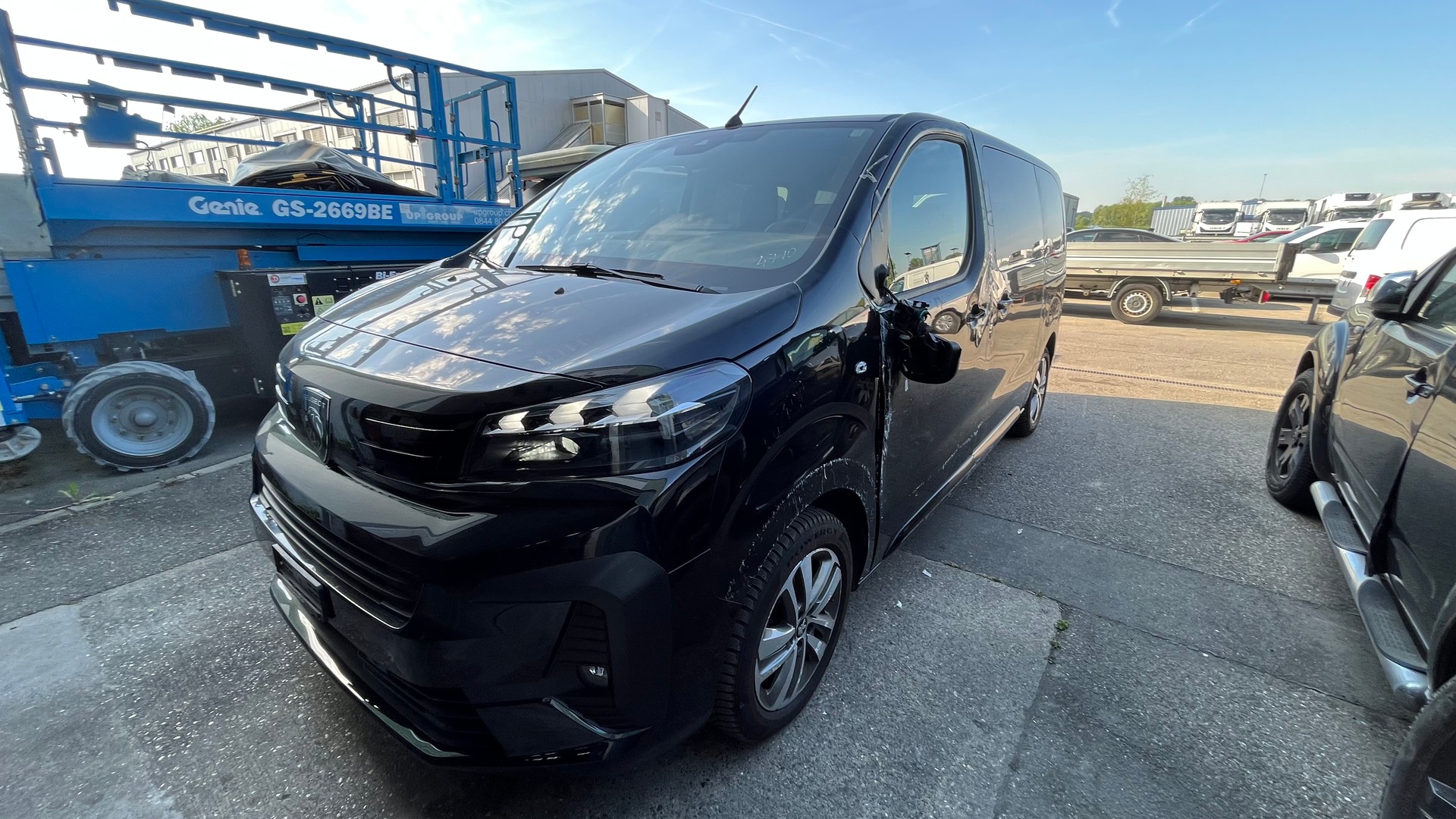 PEUGEOT Traveller 2.2 BlueHDi Business Standard EAT8