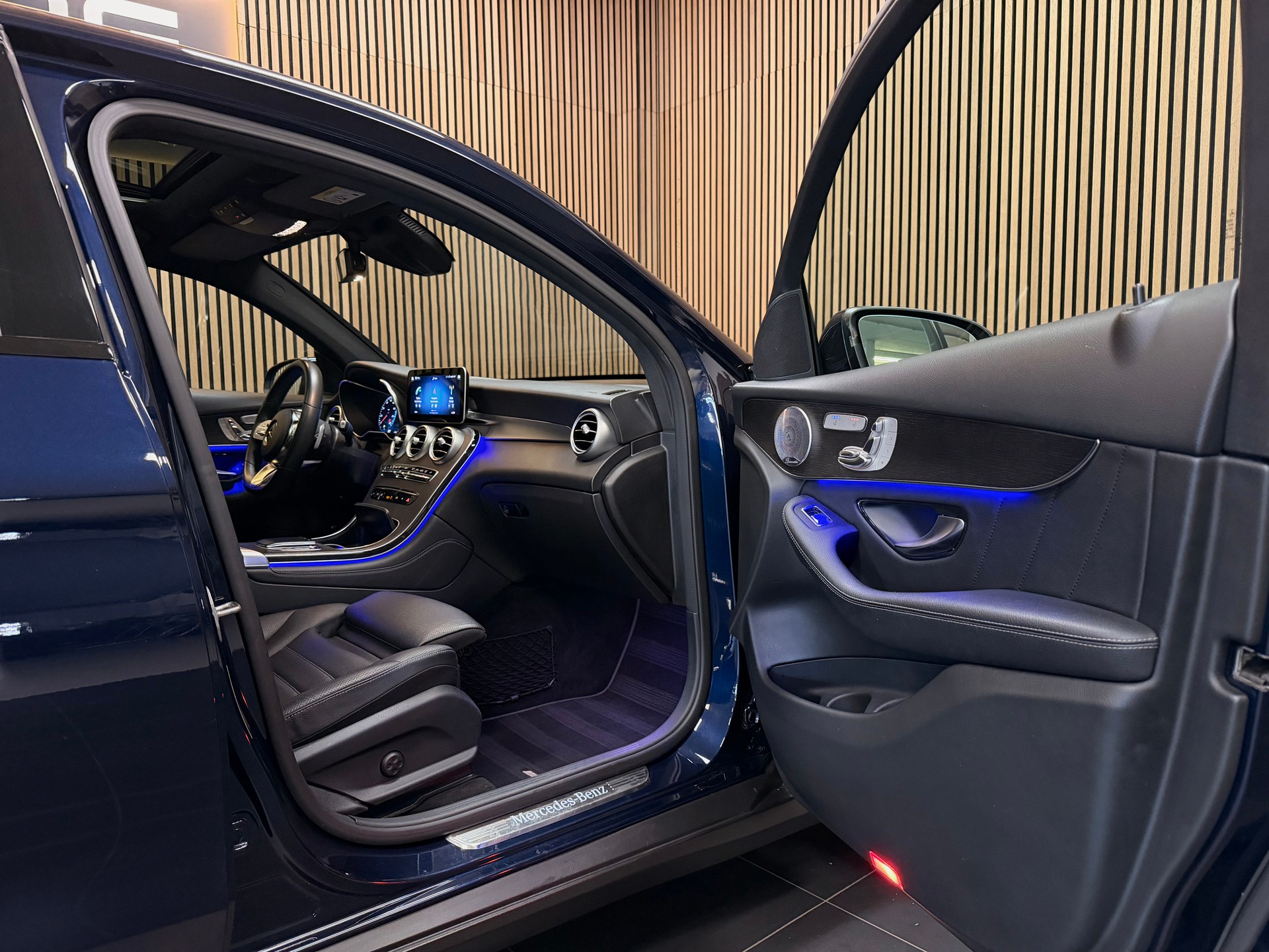 MERCEDES-BENZ GLC Coupé 300 AMG Line 4Matic 9G-Tronic | CH- Fzg. | Frisch ab MFK & Service-image-26