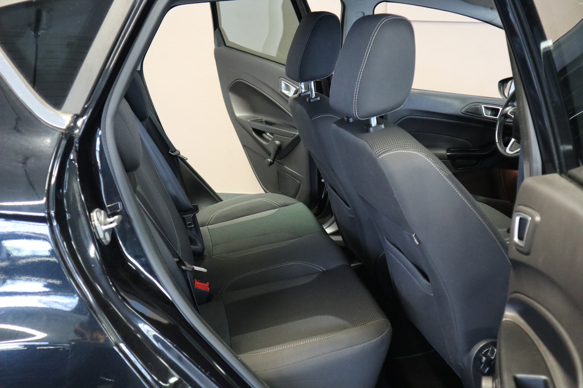 FORD Fiesta 1.0 EcoB 100 Titanium-image-8
