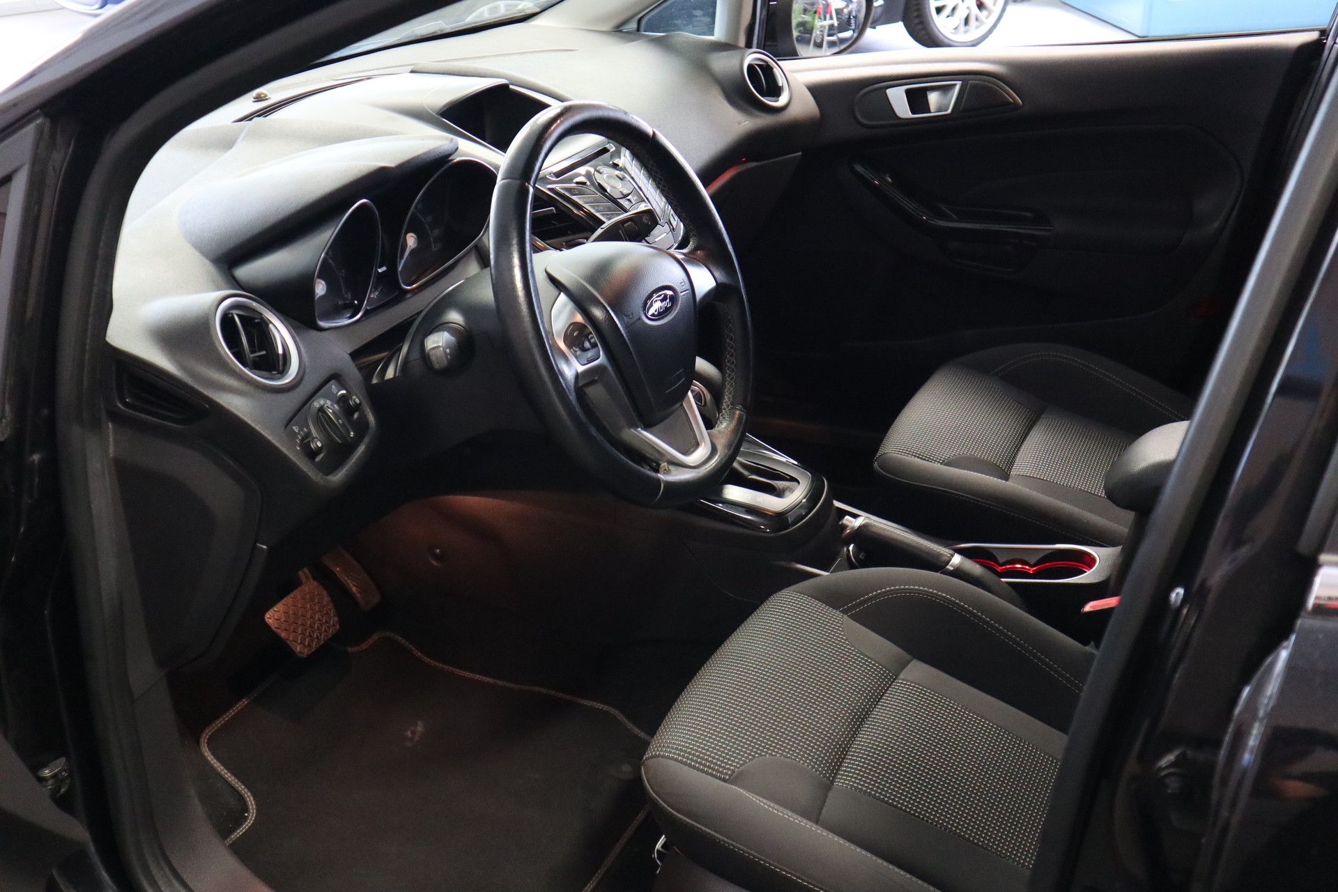 FORD Fiesta 1.0 EcoB 100 Titanium-image-11